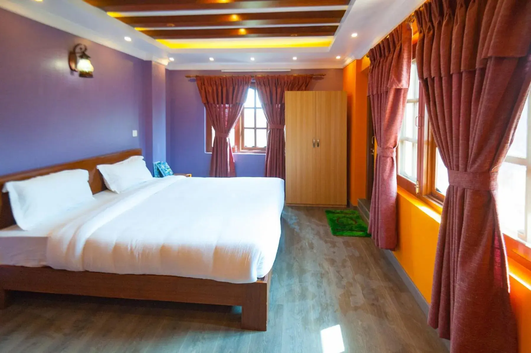 Photo of the whole room in Be Here Now Photo of the whole room in Be Here Now