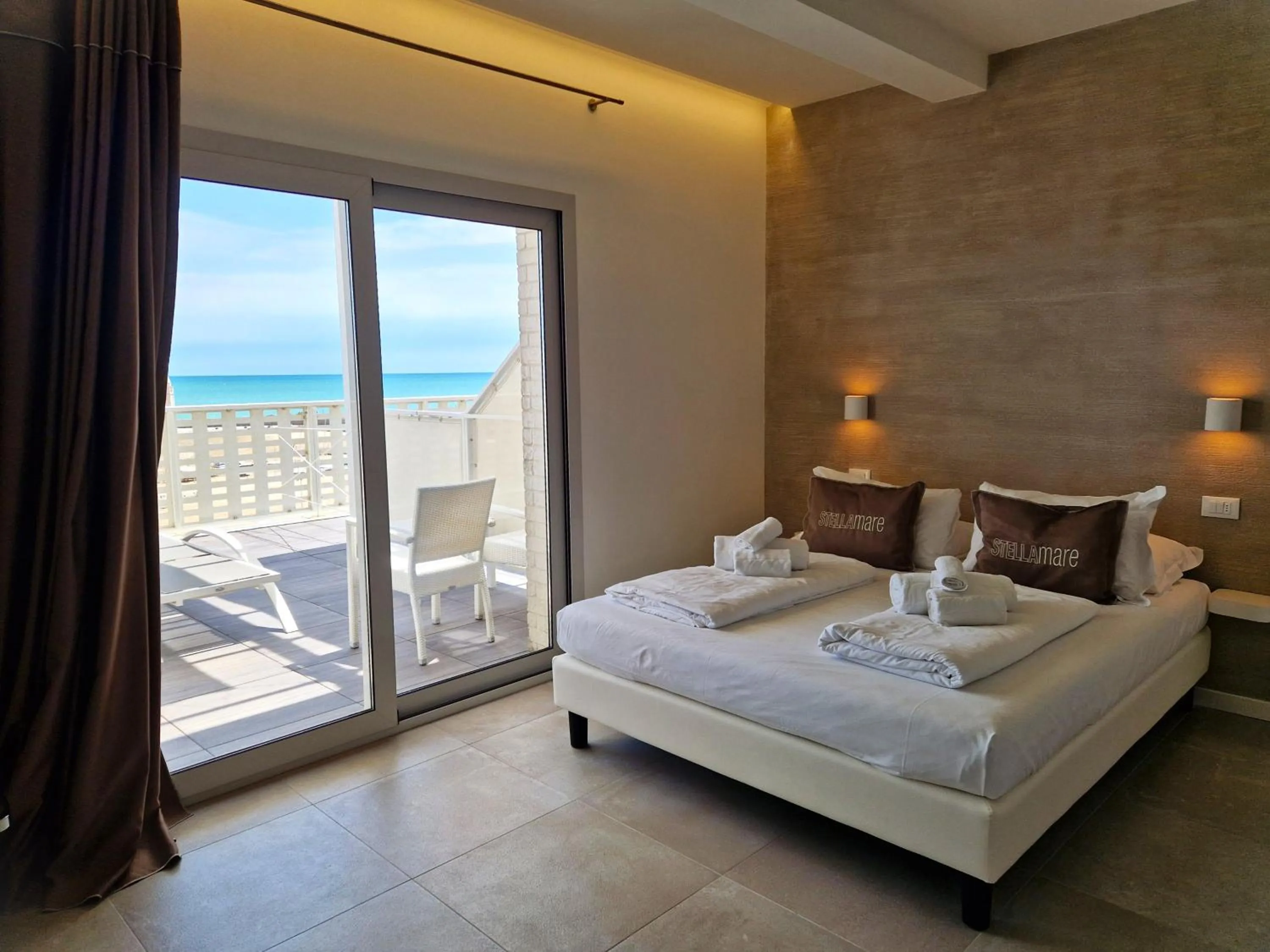 Bedroom, Bed in Stellamare