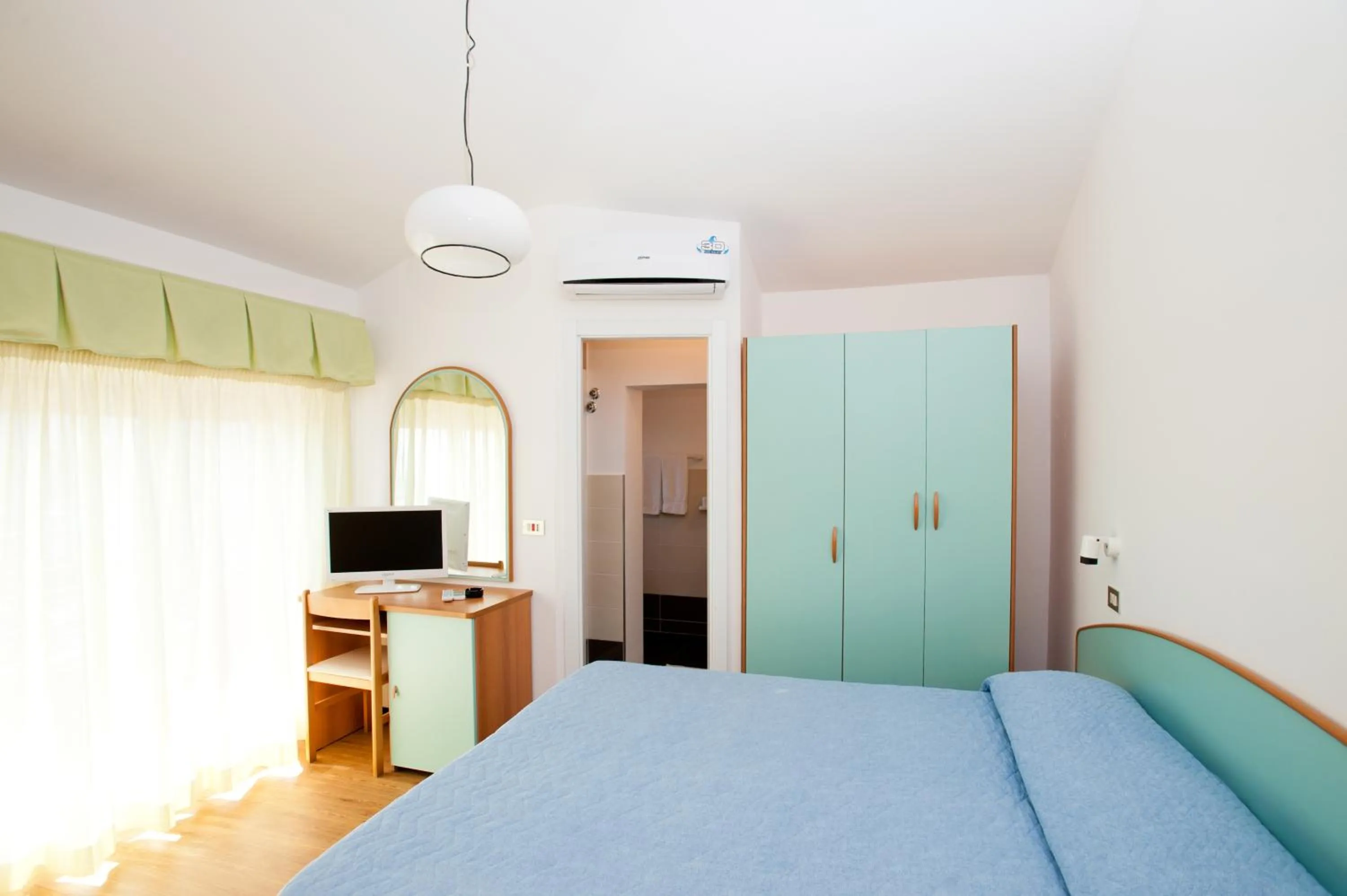 Day, Bed in Albergo Villa Mauri
