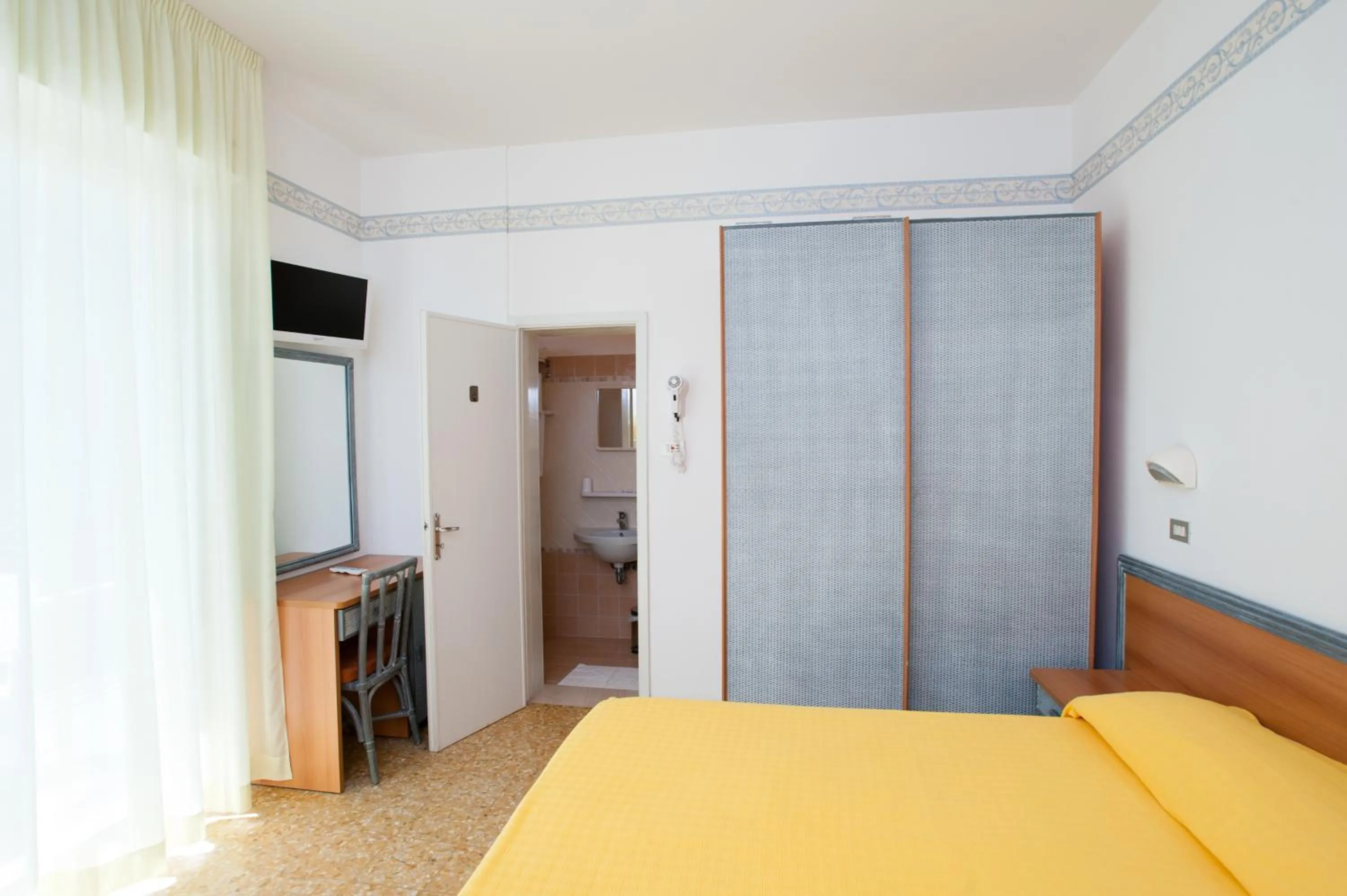 Day, Bed in Albergo Villa Mauri