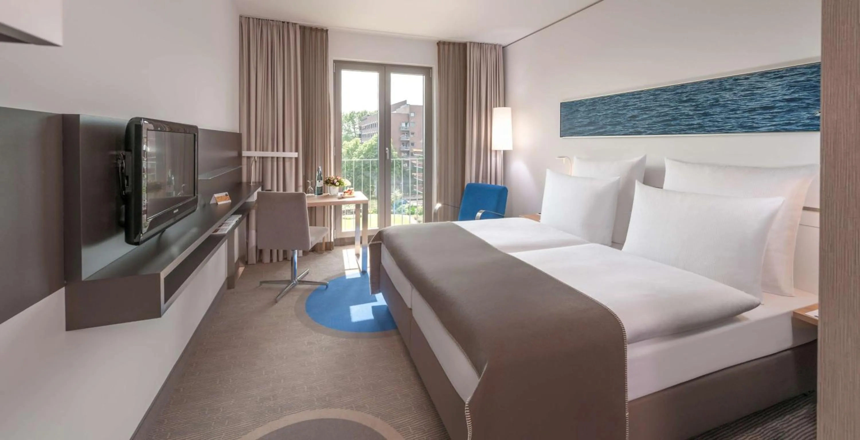 Photo of the whole room, Bed in Dorint Hotel Hamburg-Eppendorf