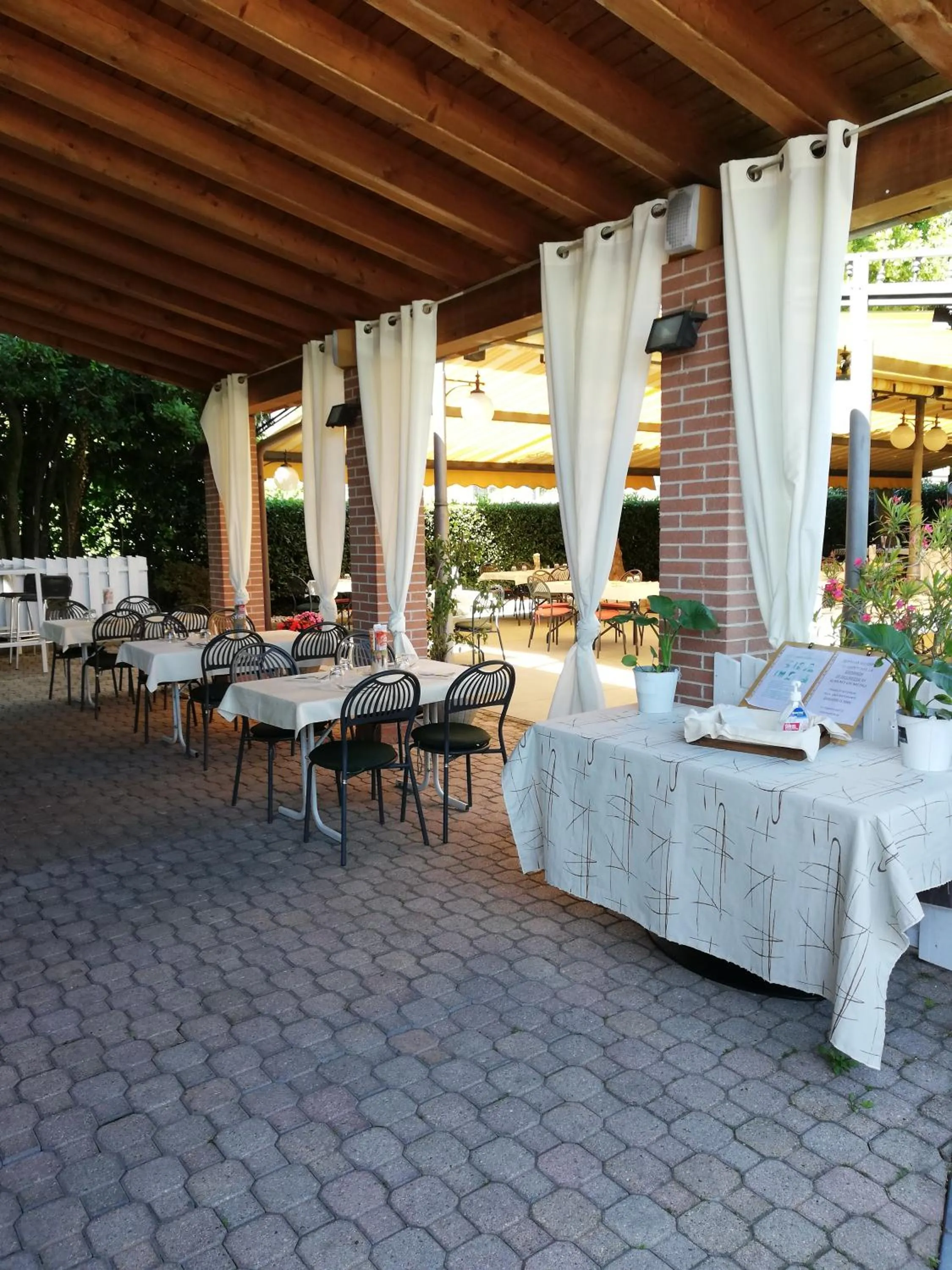 Patio in Albergo Villa Eva