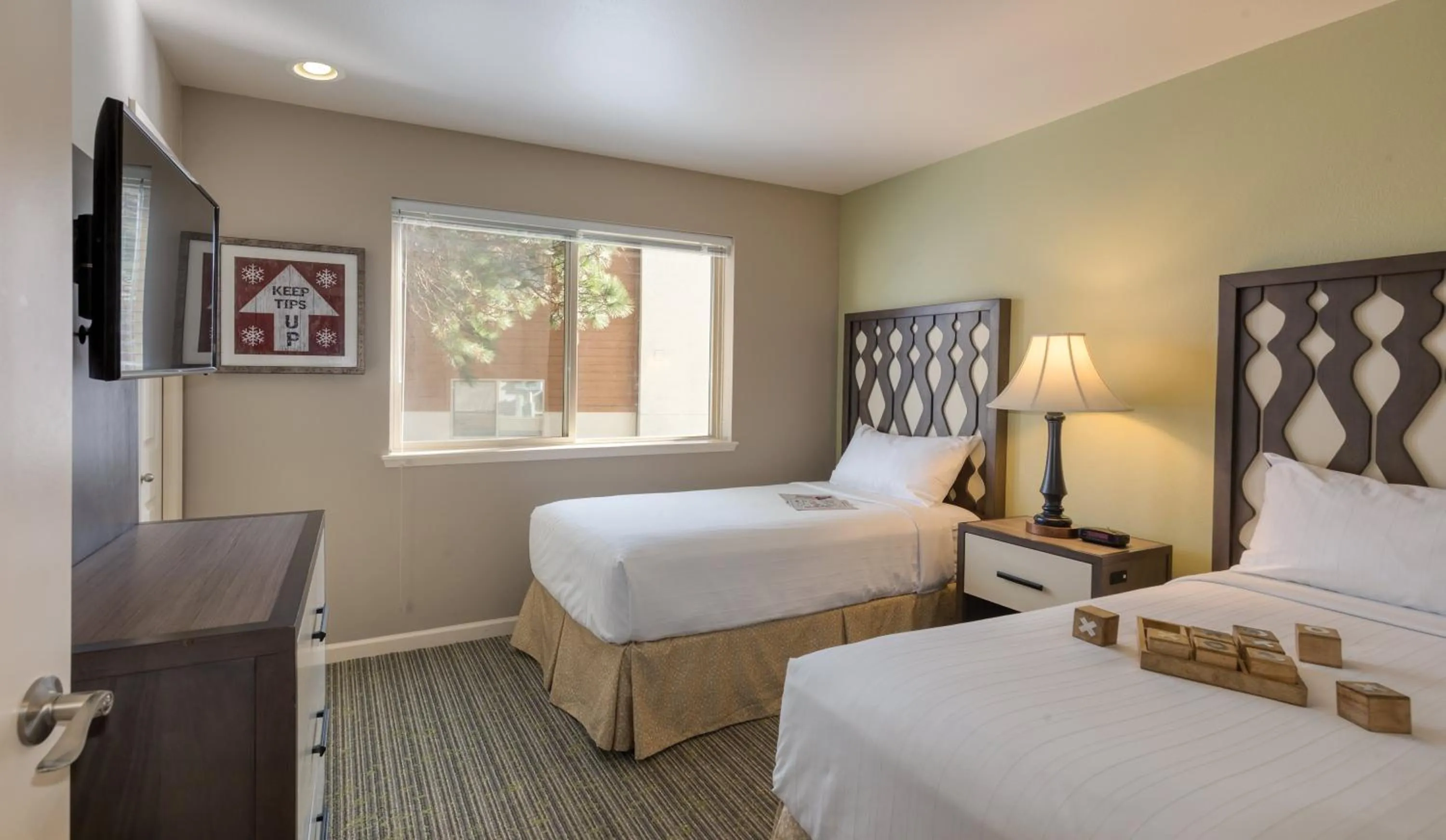Photo of the whole room, Bed in WorldMark Leavenworth