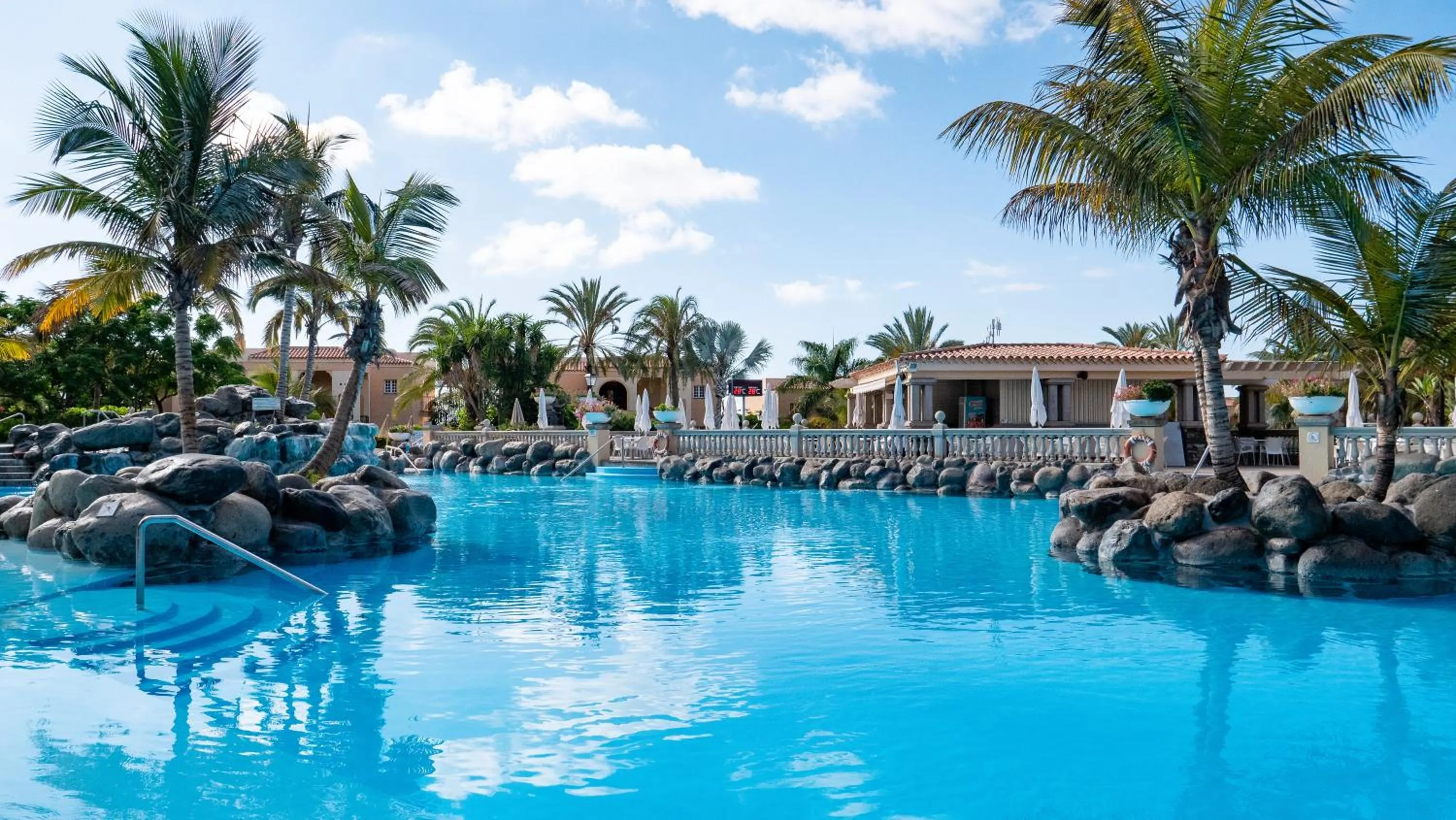 Swimming pool in Palm Oasis Maspalomas