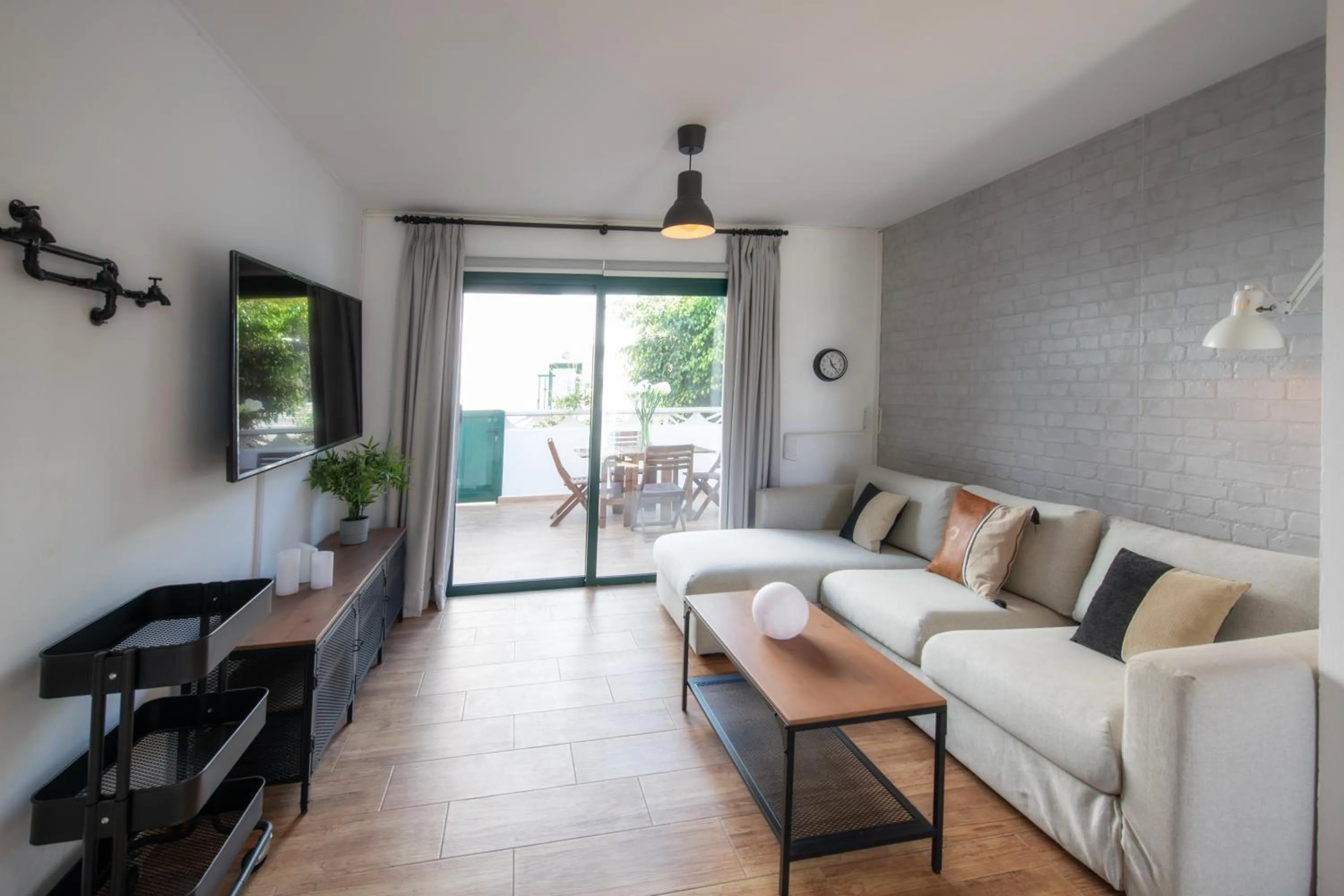 TV and multimedia in Apartamentos Los Rosales