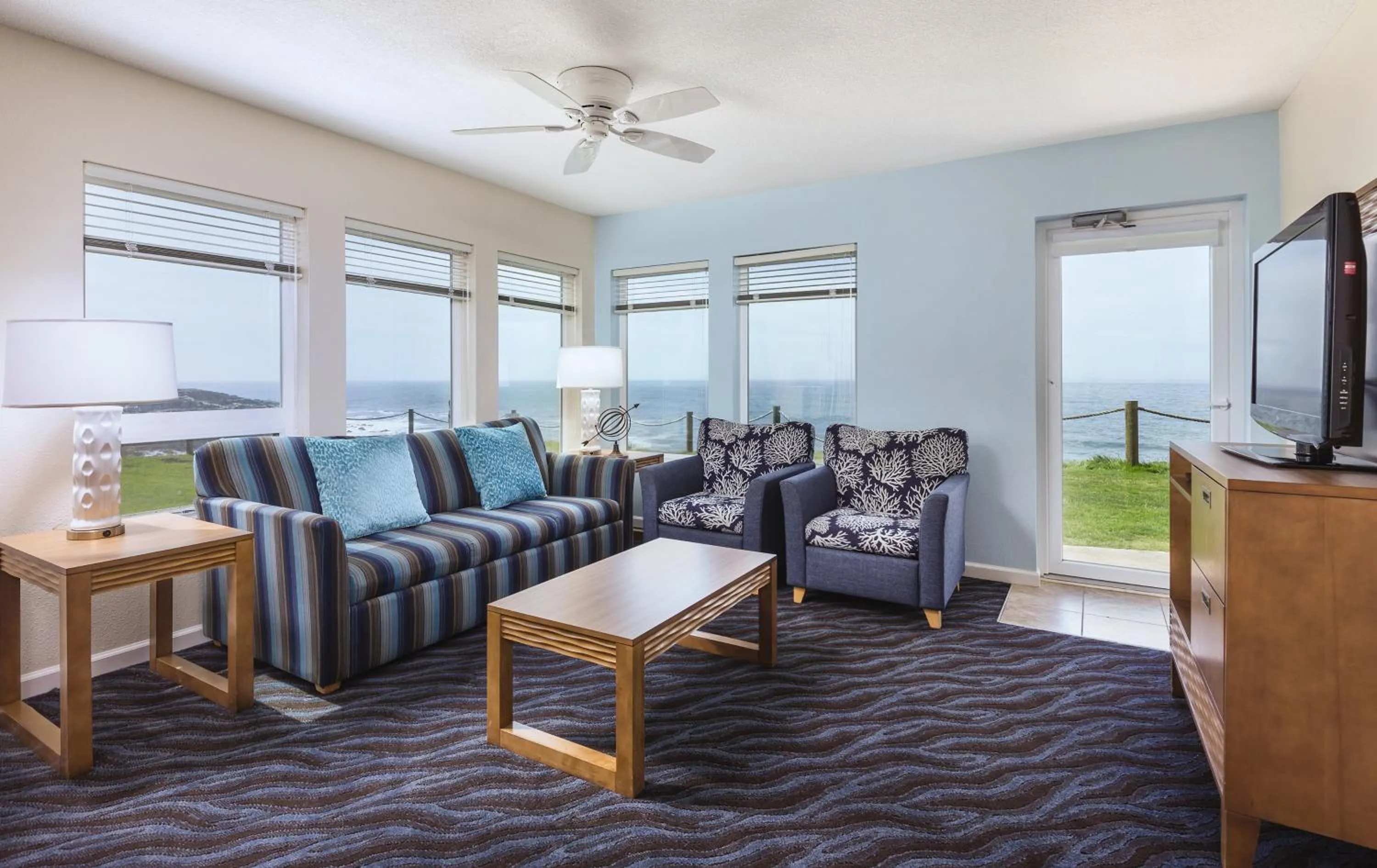 Living room in WorldMark Depoe Bay