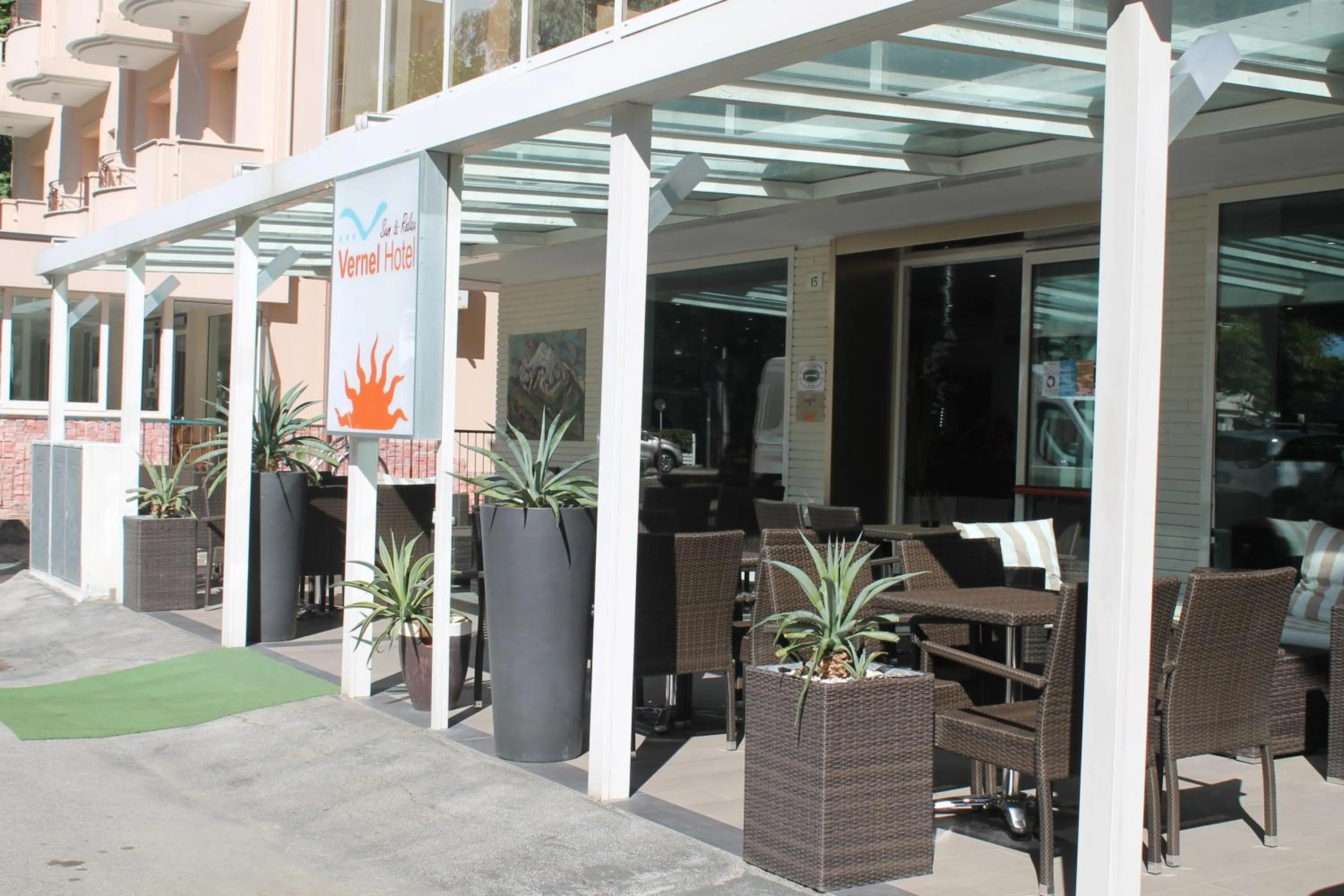 Facade/entrance in Hotel Vernel