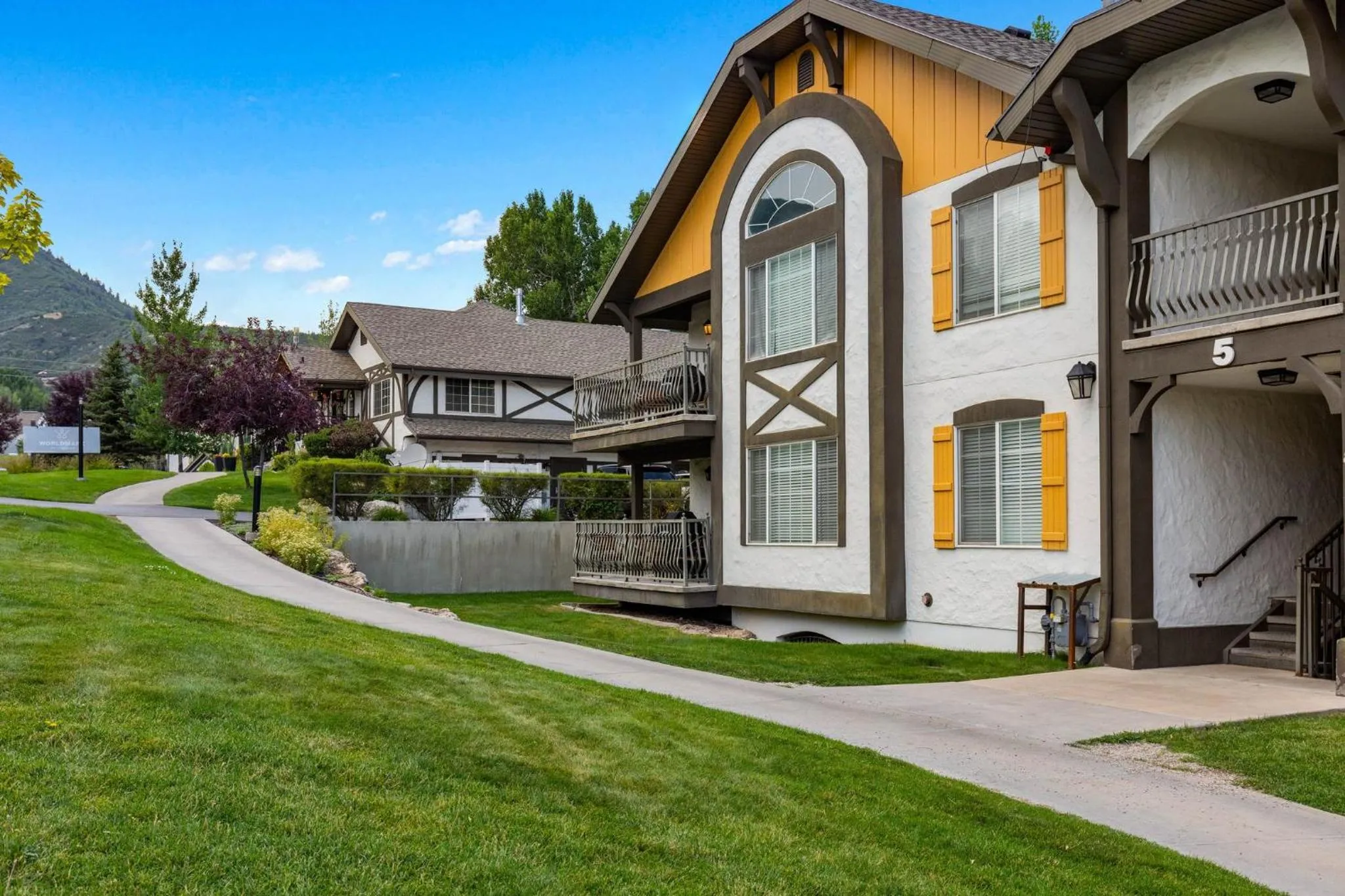 Property building in WorldMark Midway