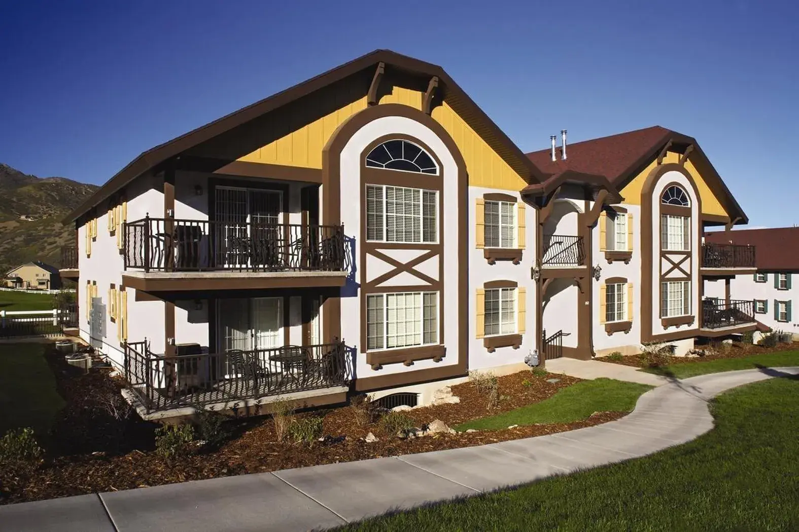 Property building in WorldMark Midway Property building in WorldMark Midway