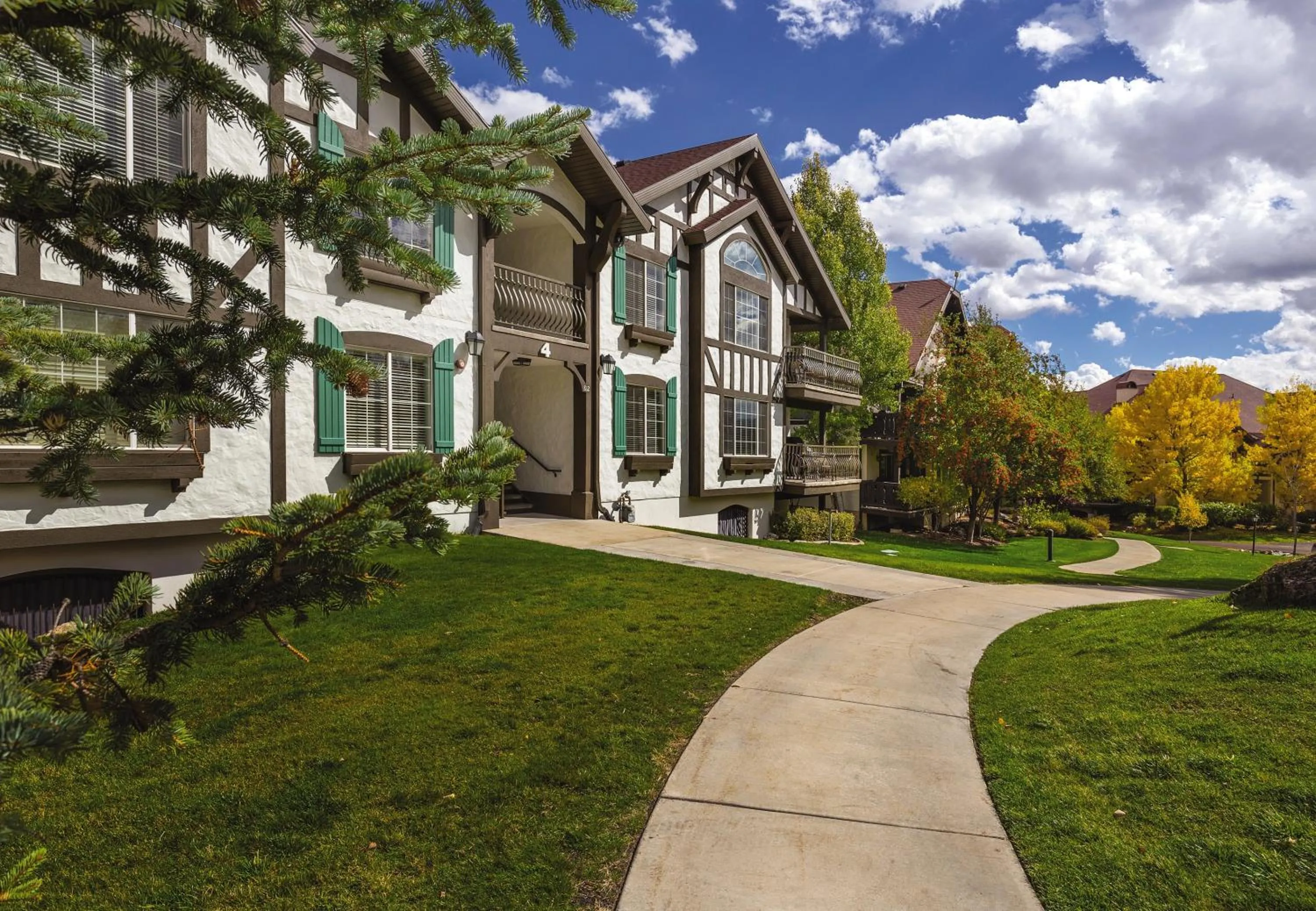 Property building in WorldMark Midway