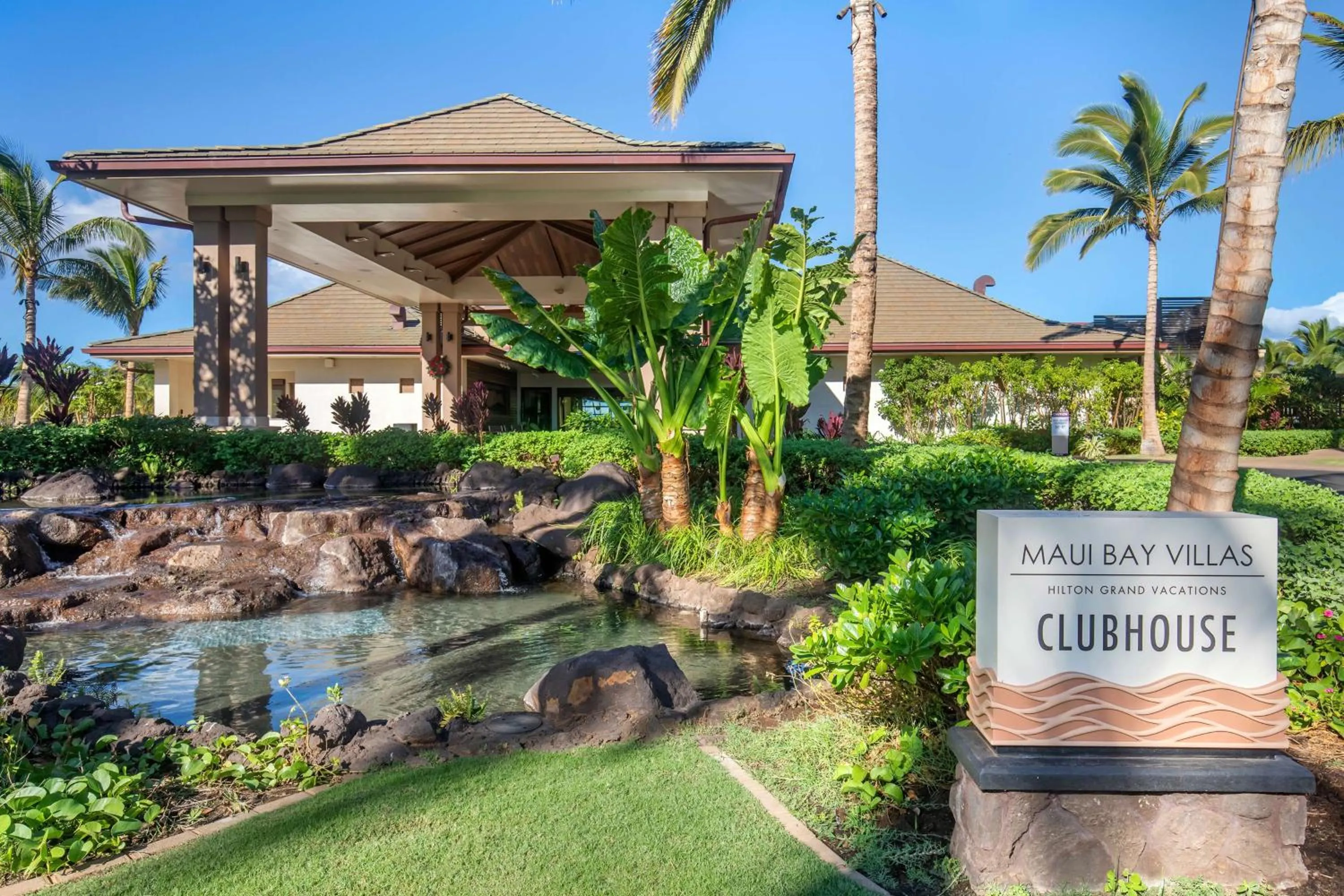 Property building in Hilton Grand Vacations Club Maui Bay Villas