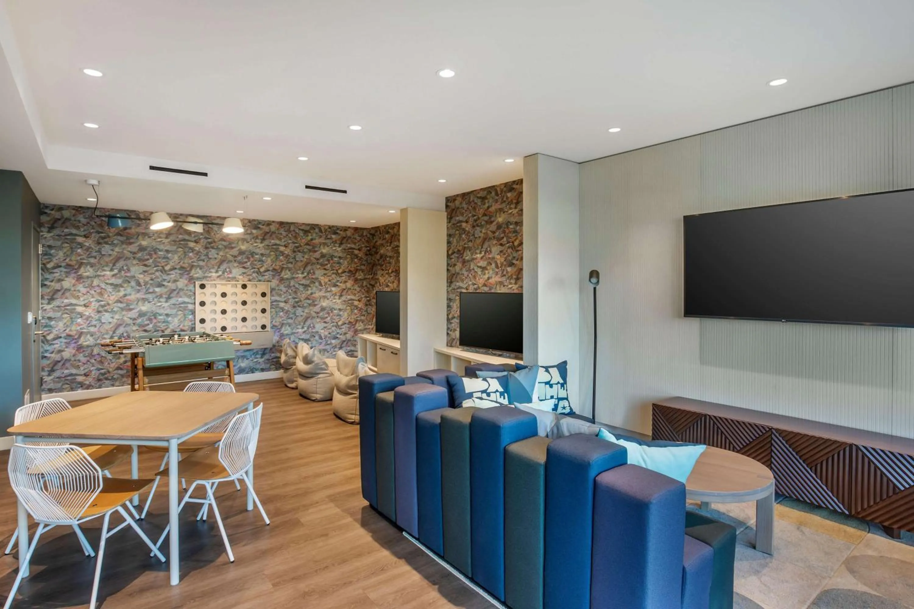 Communal lounge/ TV room in Hilton Grand Vacations Club Maui Bay Villas