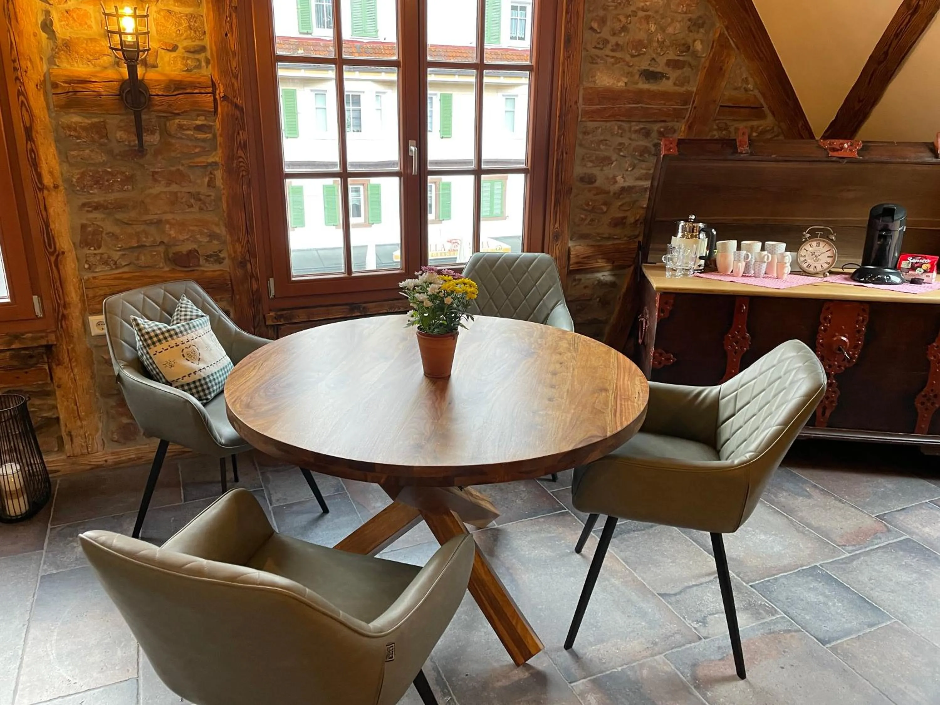 Dining area in Muggel Apartments