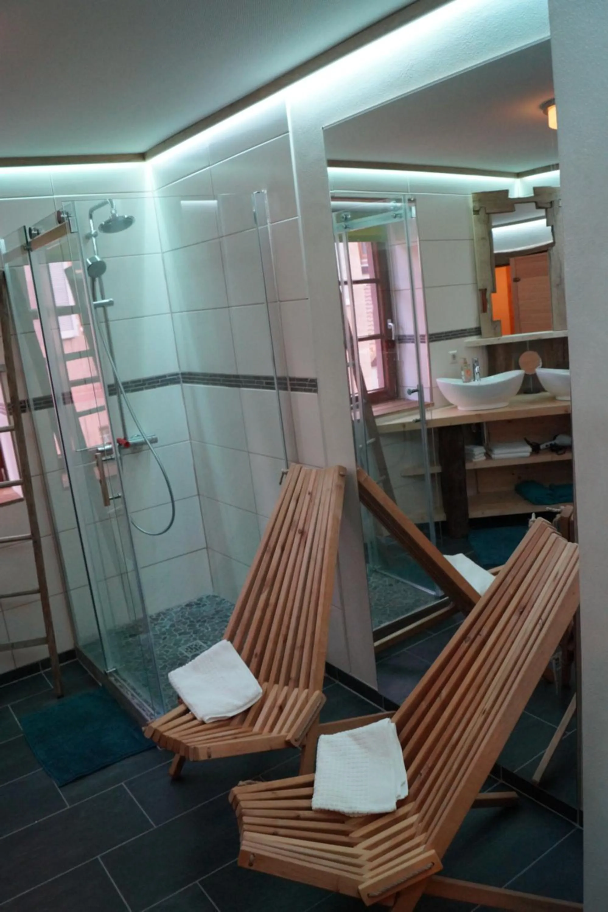 Shower in Muggel Apartments