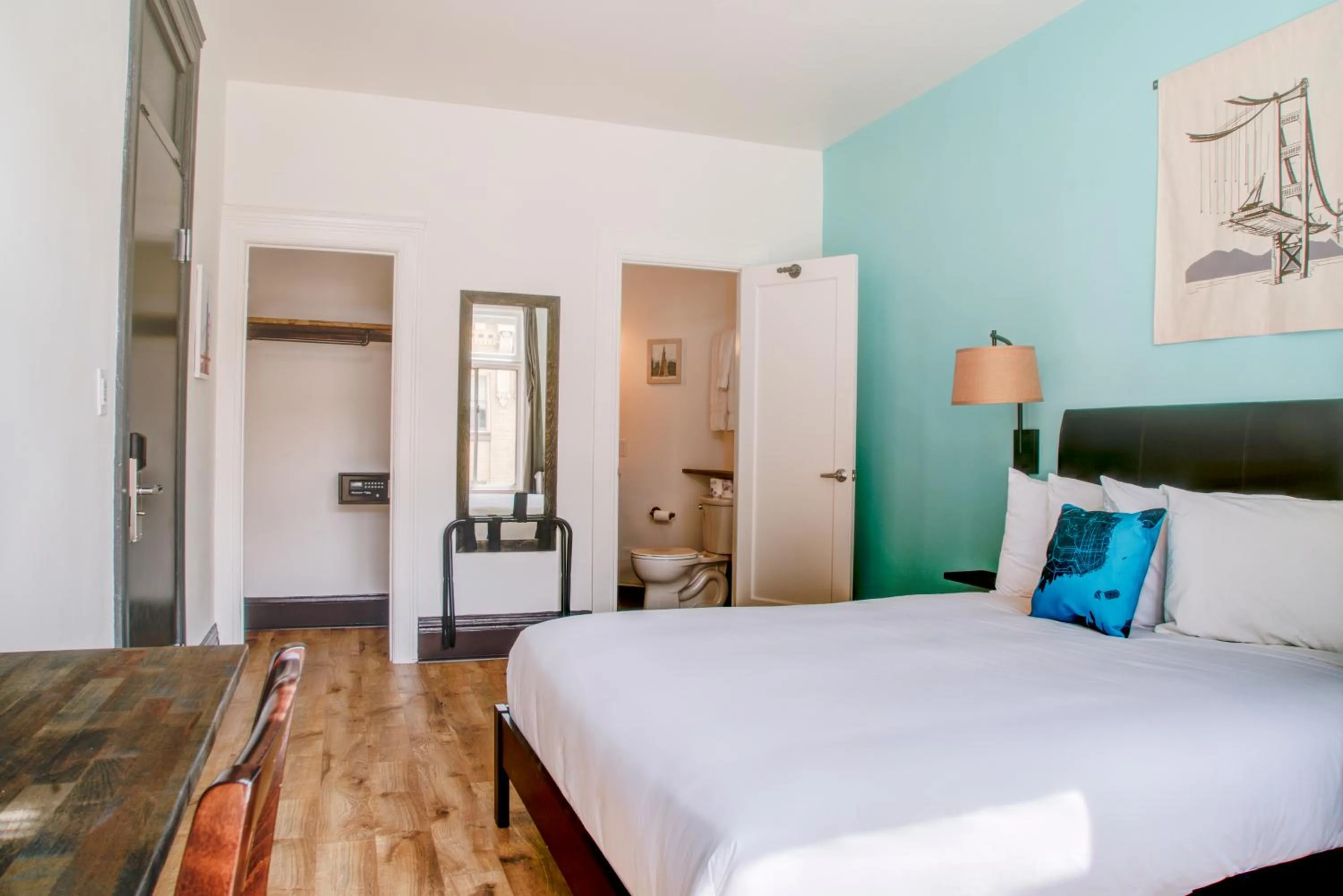 Bedroom, Bed in The Bartlett Hotel and Guesthouse