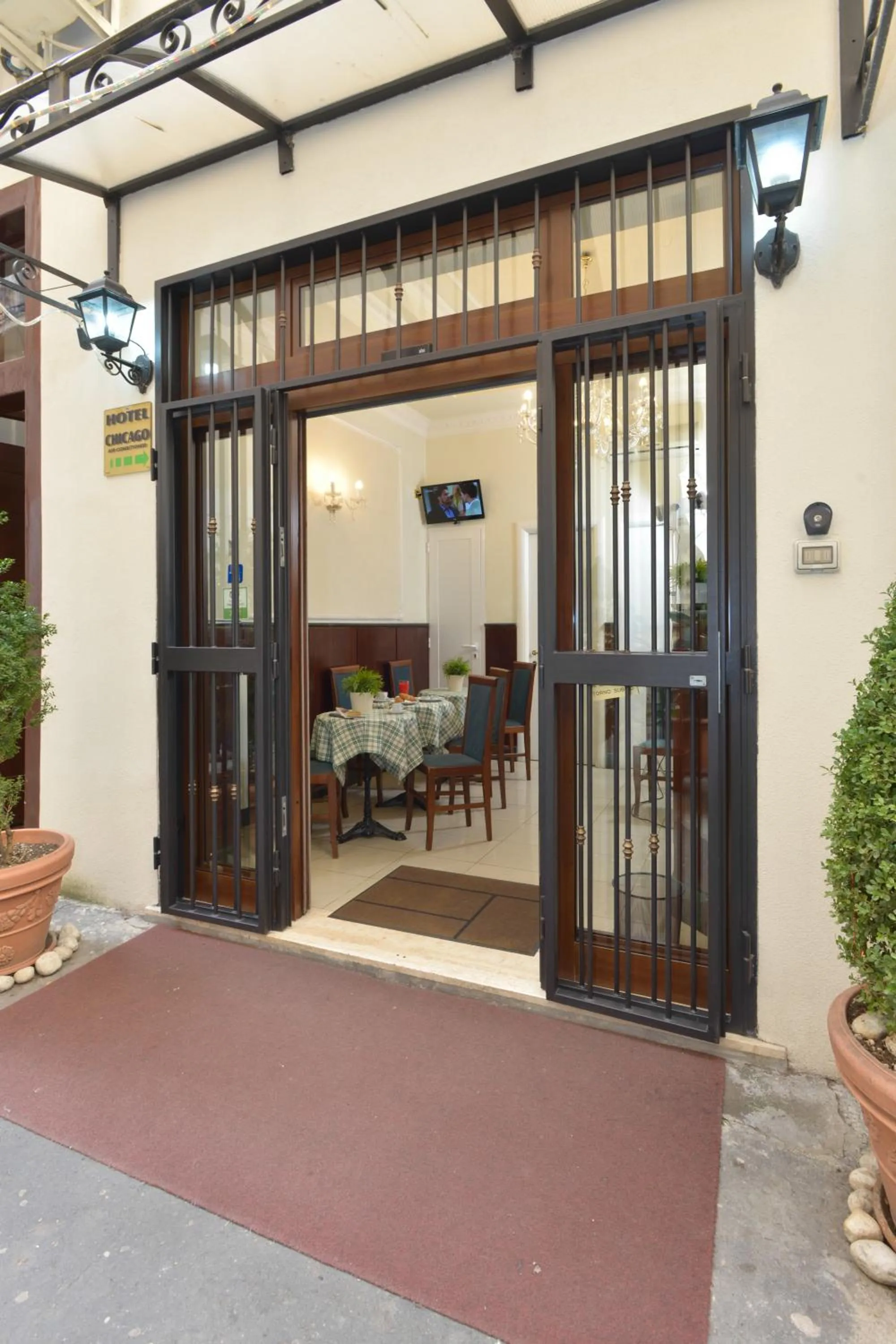 Facade/entrance in Hotel Chicago