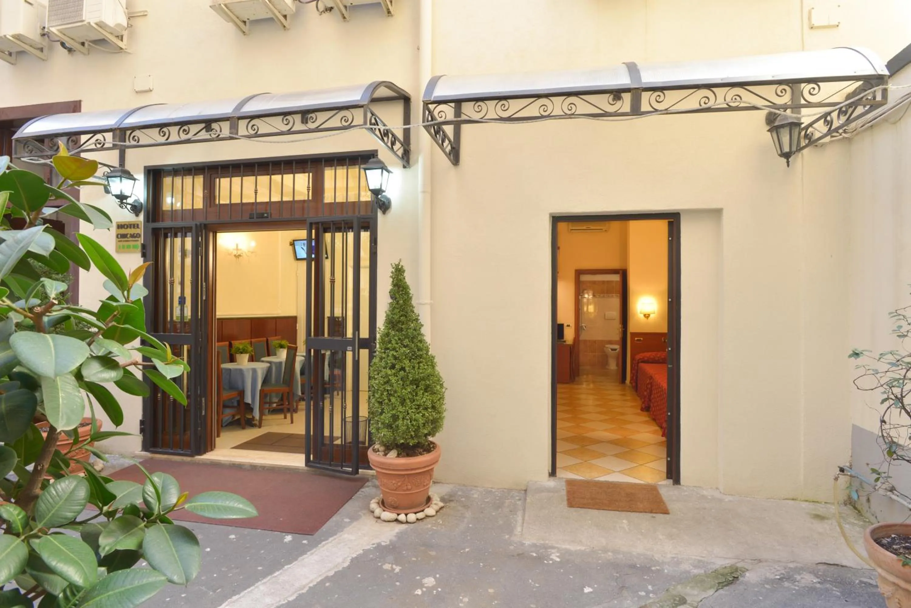 Facade/entrance in Hotel Chicago