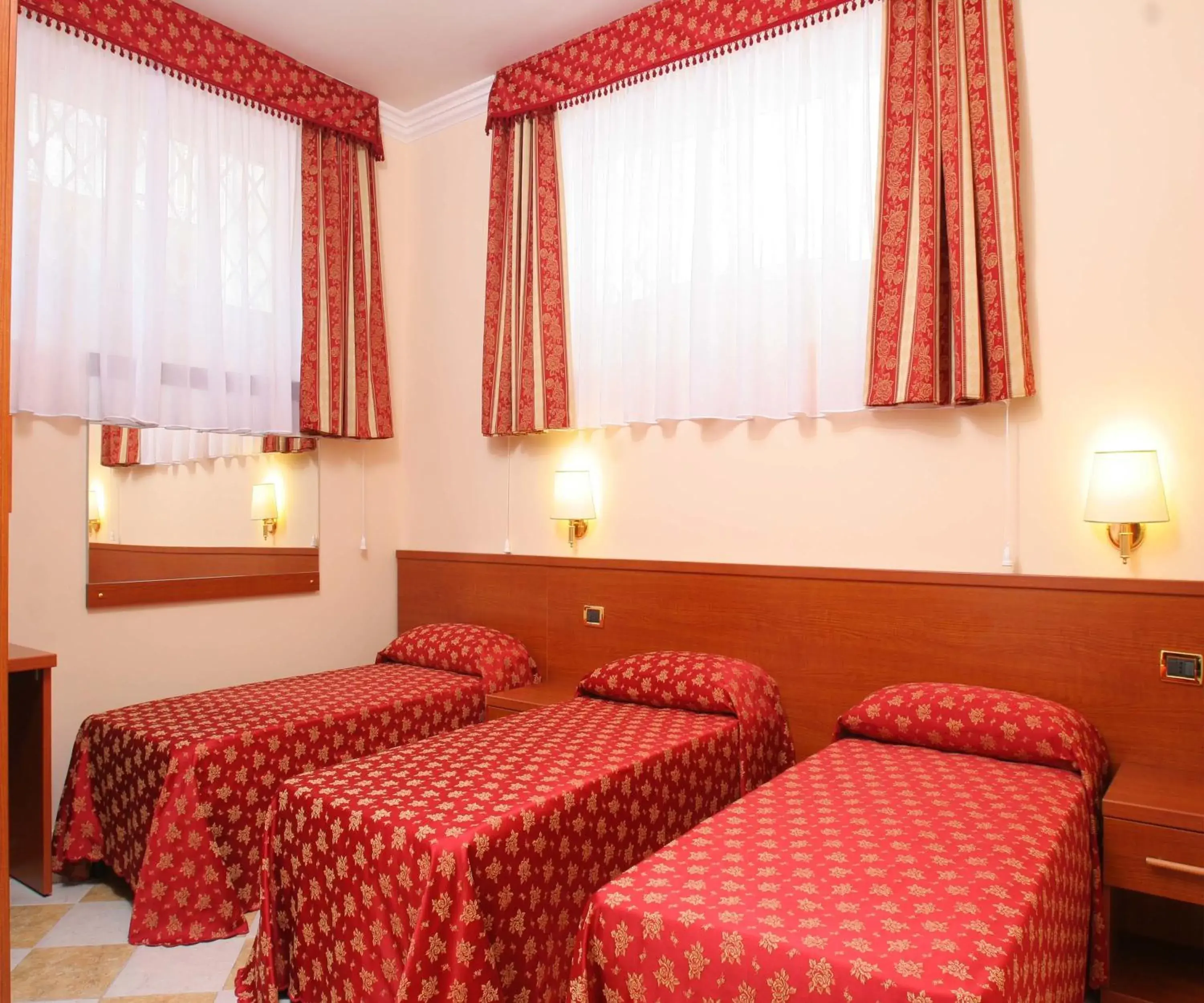 Triple Room in Hotel Chicago Triple Room in Hotel Chicago