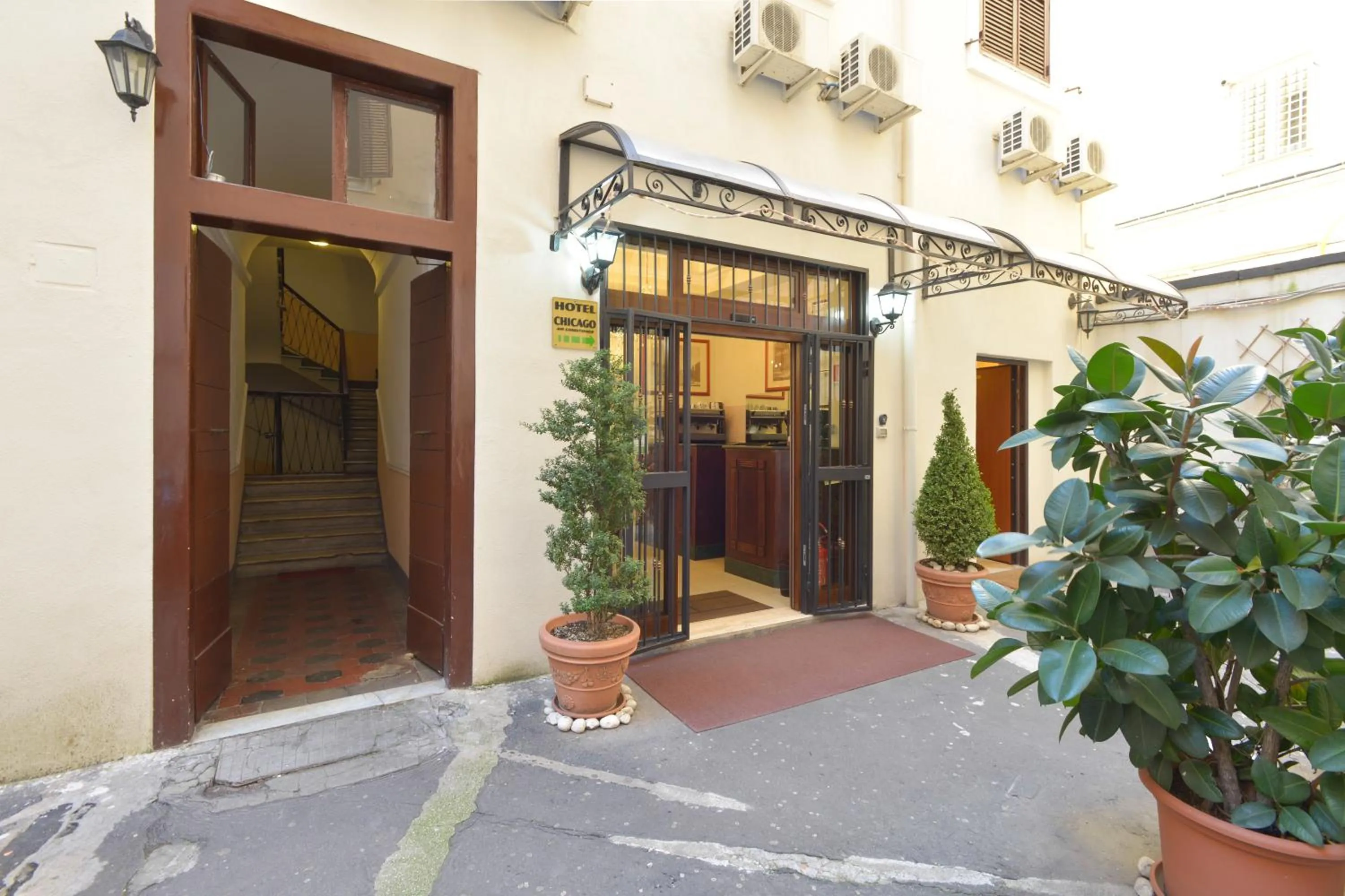 Facade/entrance in Hotel Chicago
