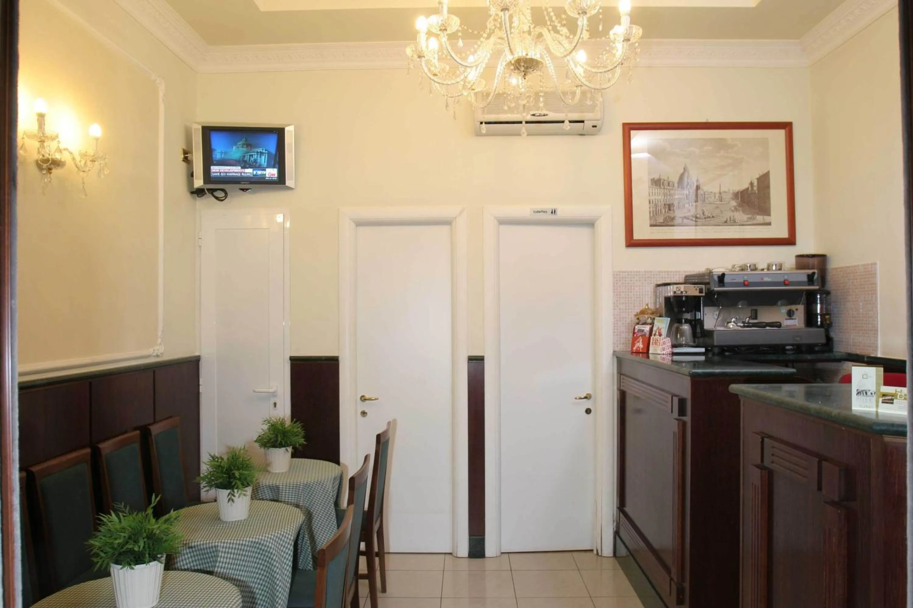 Lounge or bar in Hotel Chicago