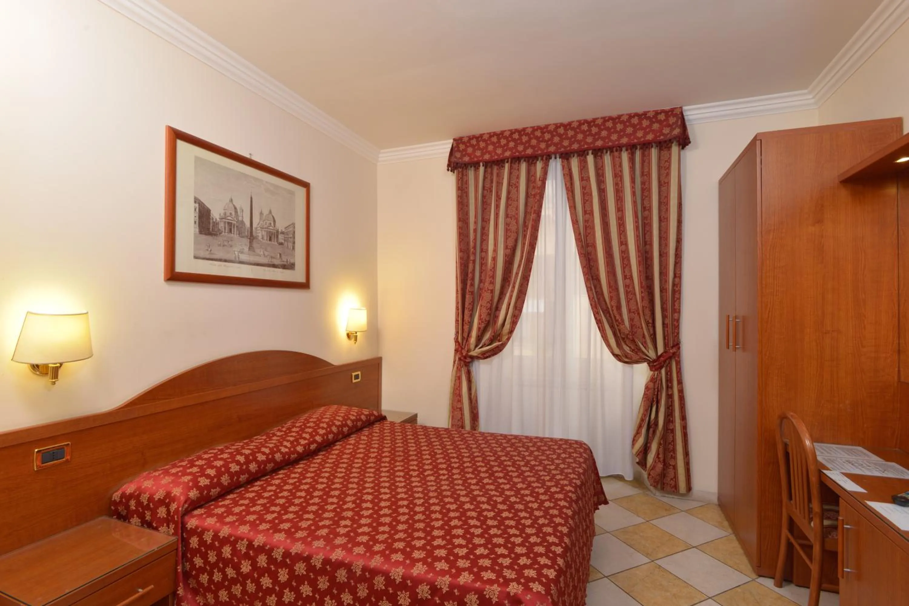 Photo of the whole room, Bed in Hotel Chicago