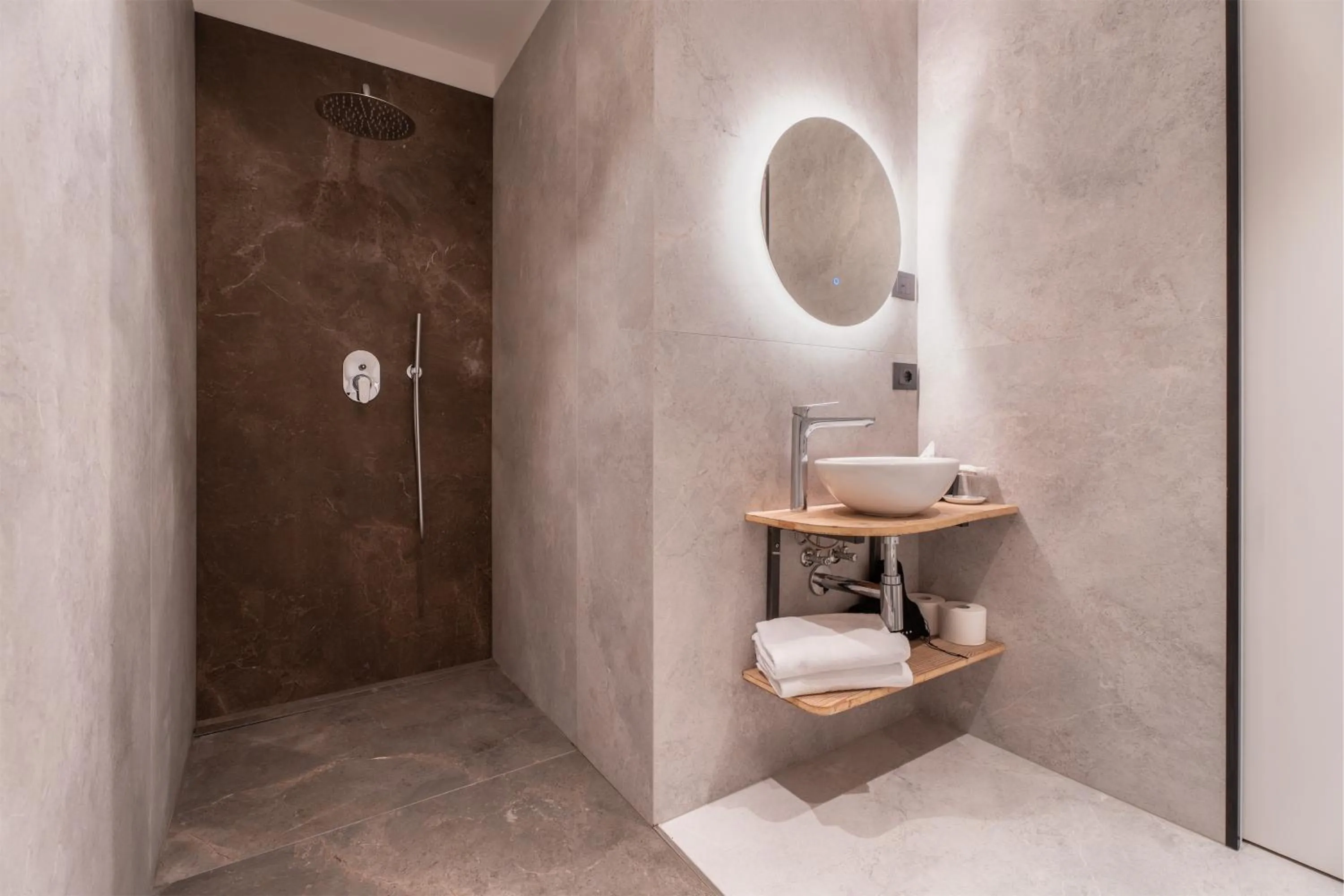 Shower in Locanda Restel De Fer