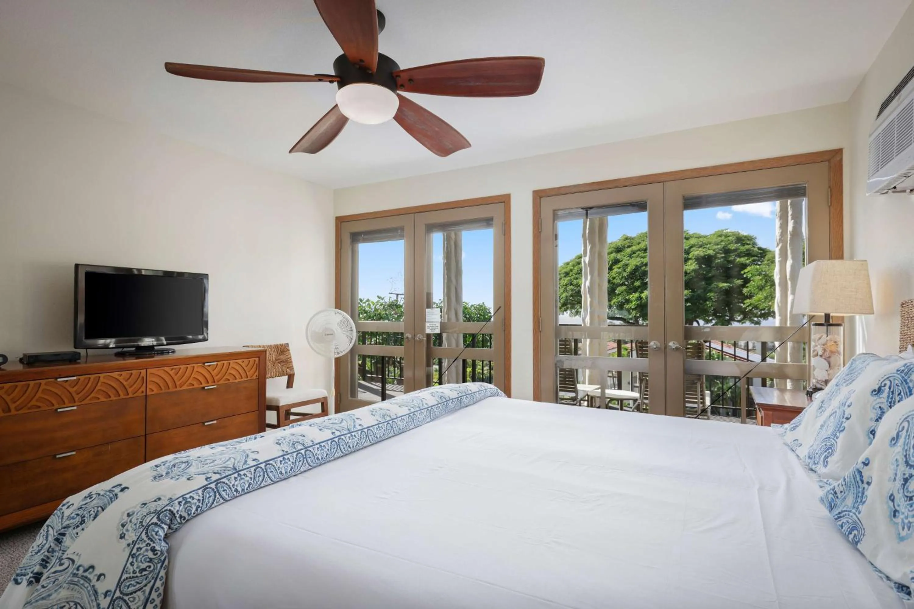 Bed in Aston Maui Hill