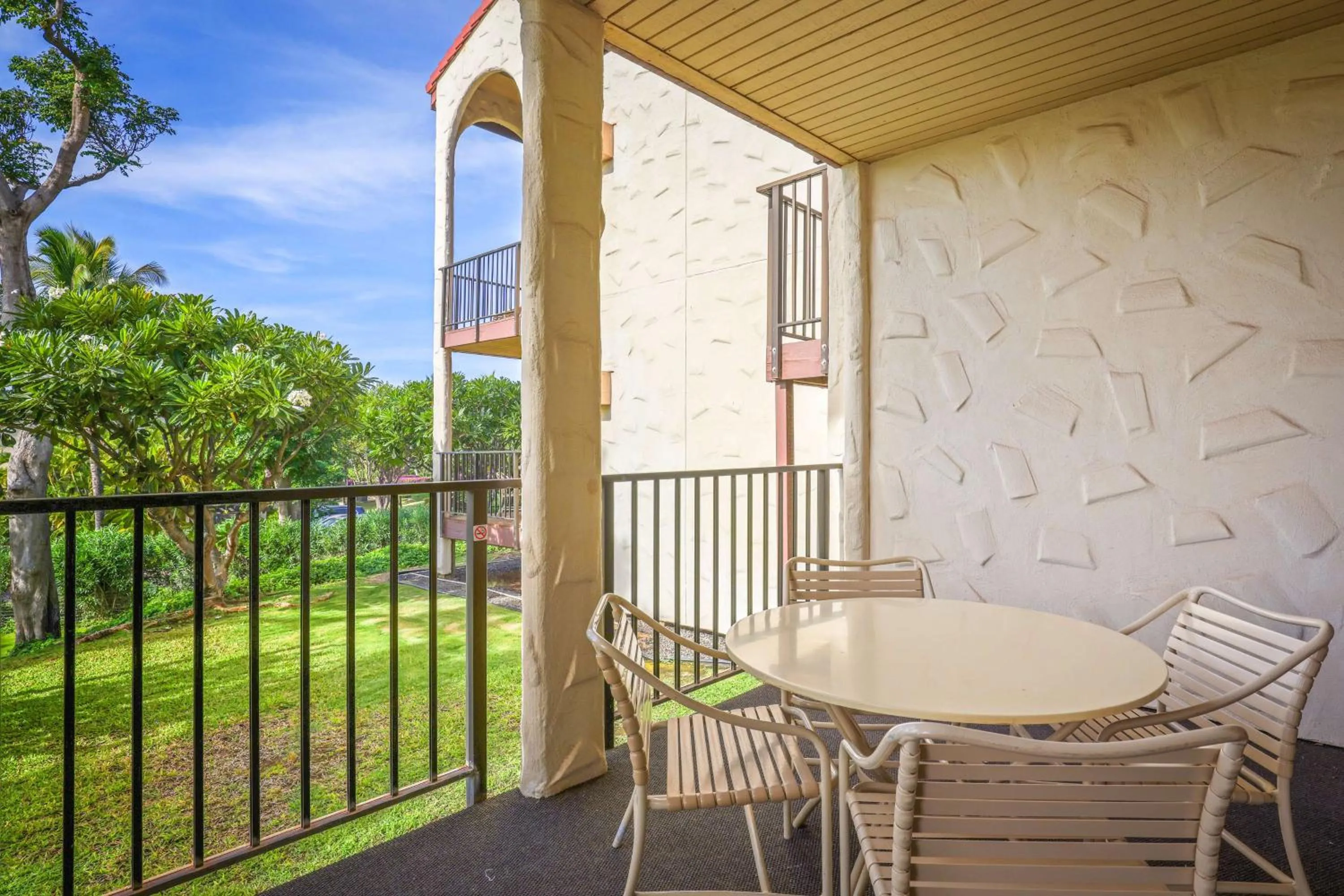 Day in Aston Maui Hill