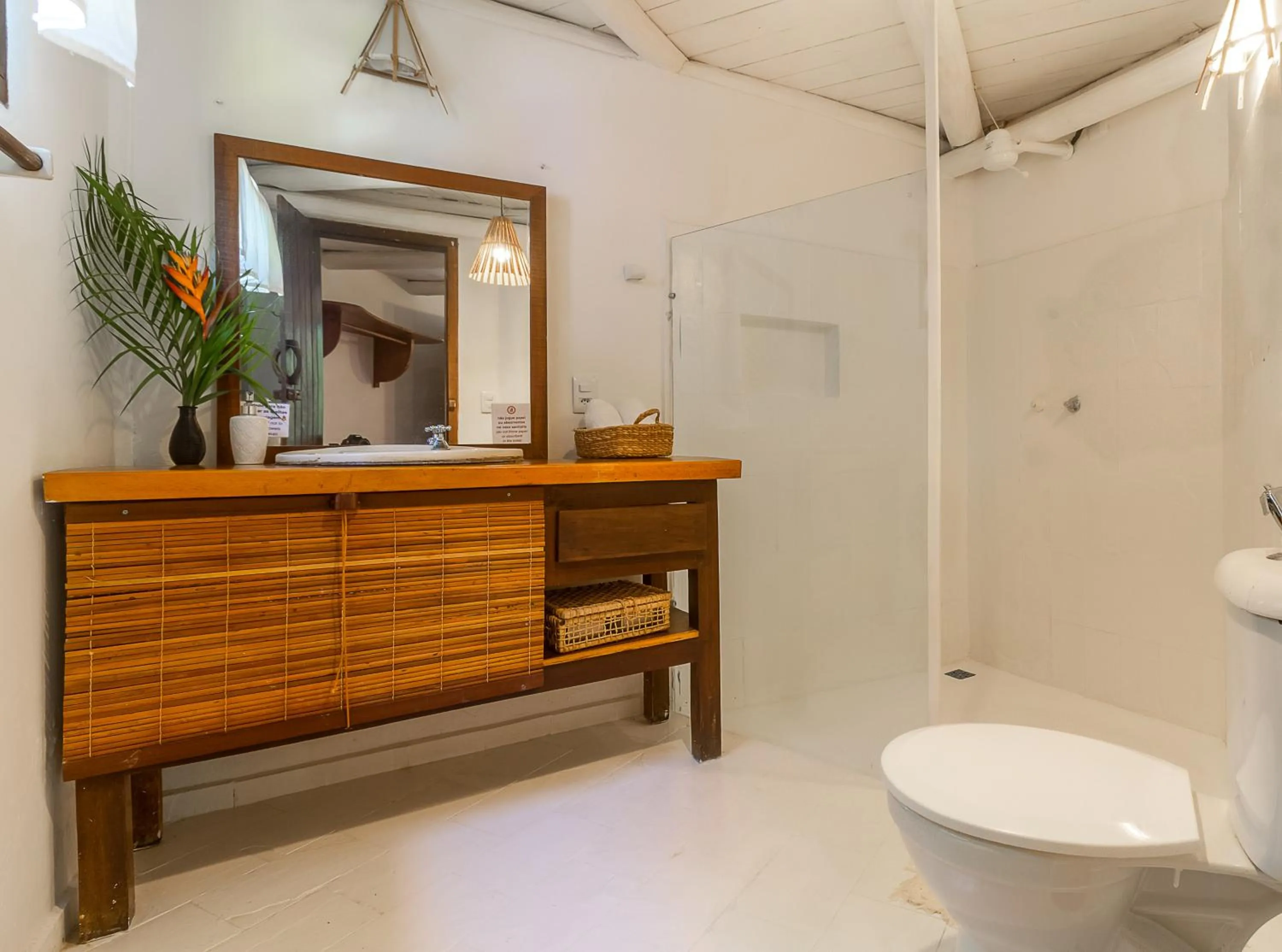 Shower in Pousada Jacarandá