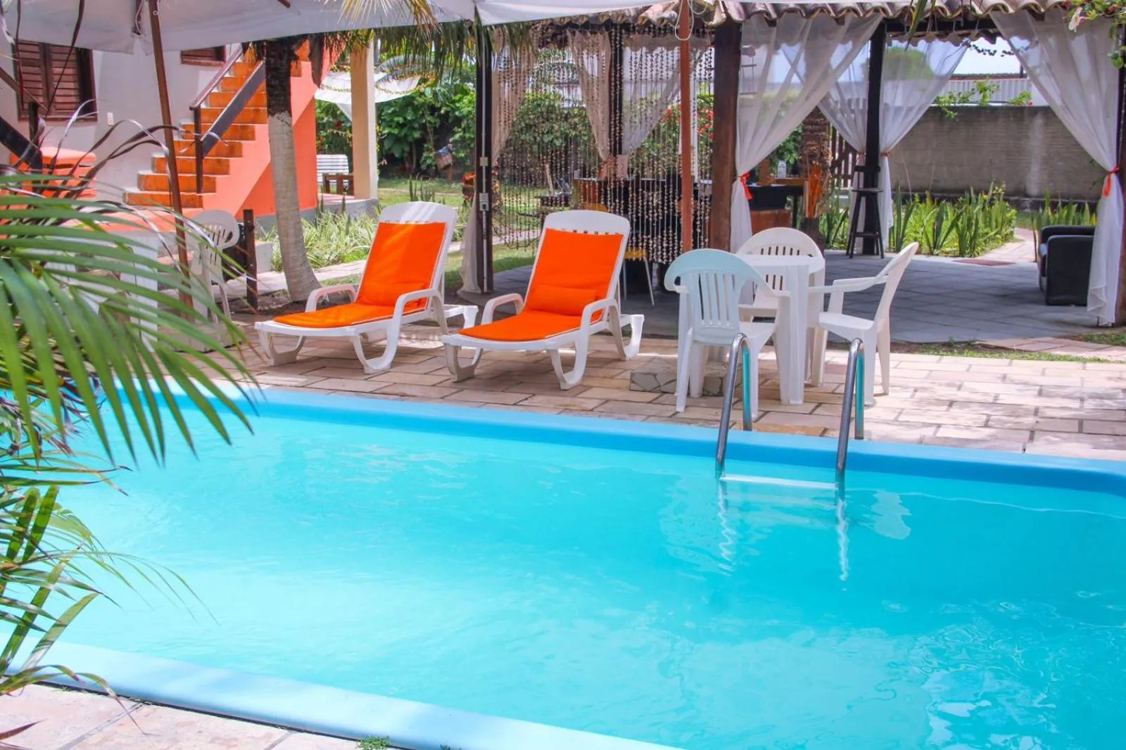 Swimming pool in Pousada Hibiscus