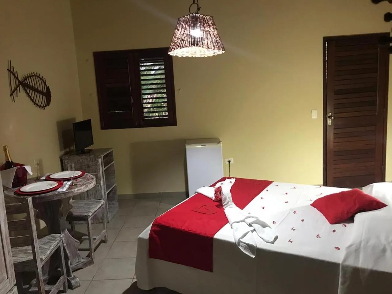 Photo of the whole room, Bed in Pousada Hibiscus