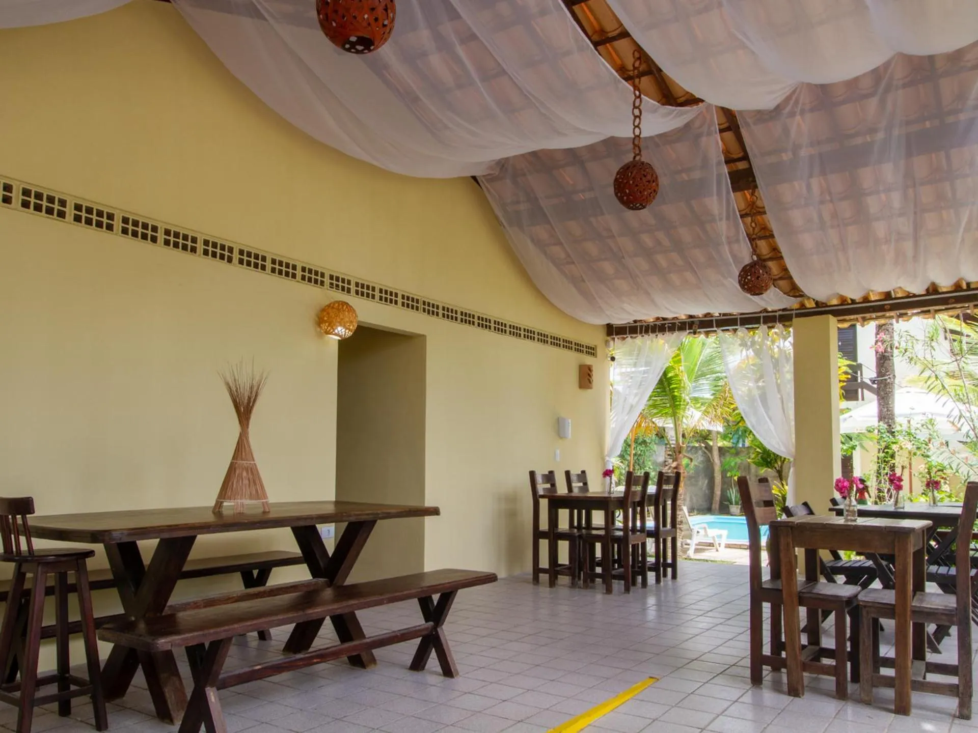 Dining area in Pousada Hibiscus