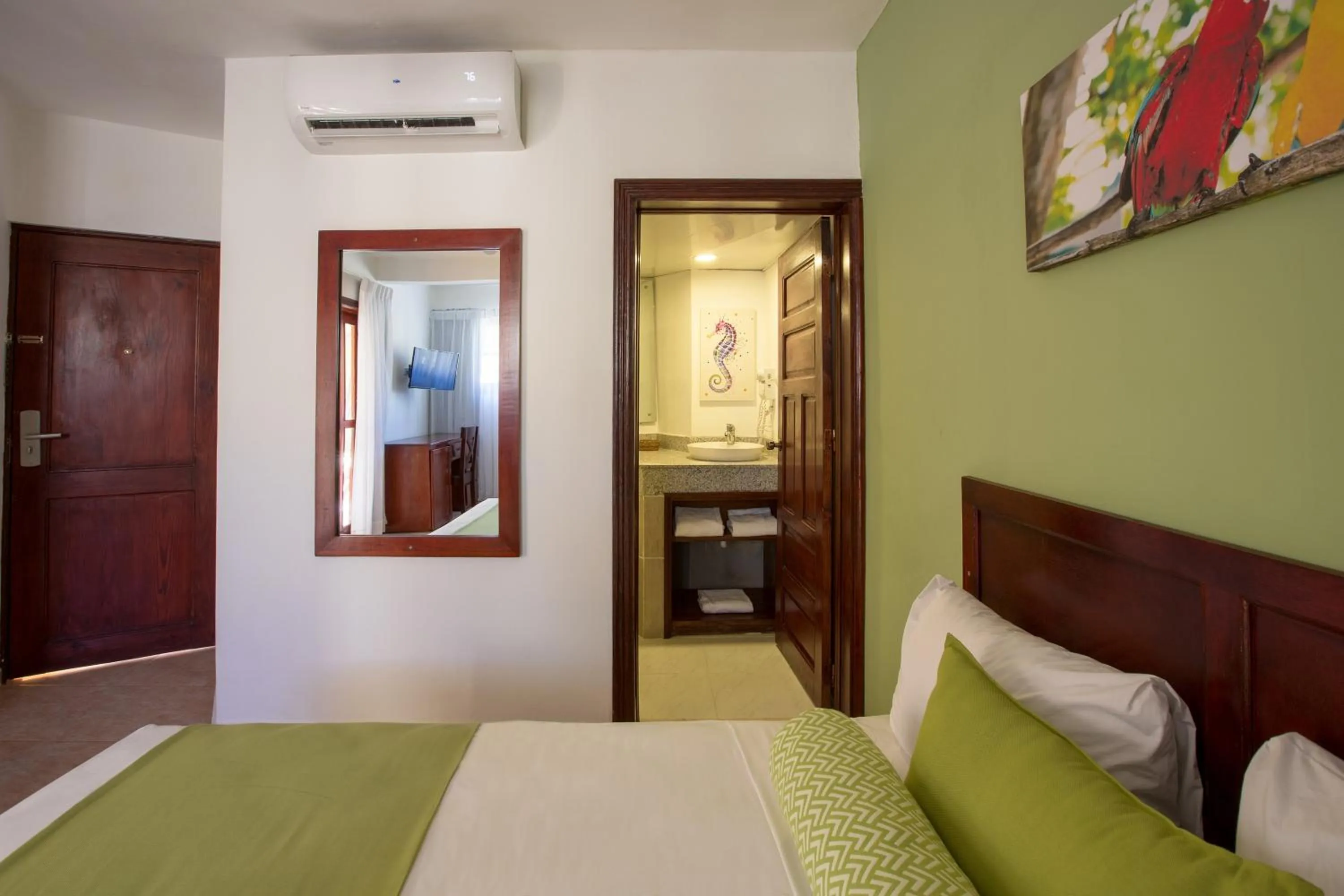 TV and multimedia, Bed in Hotel whala!bávaro - All Inclusive