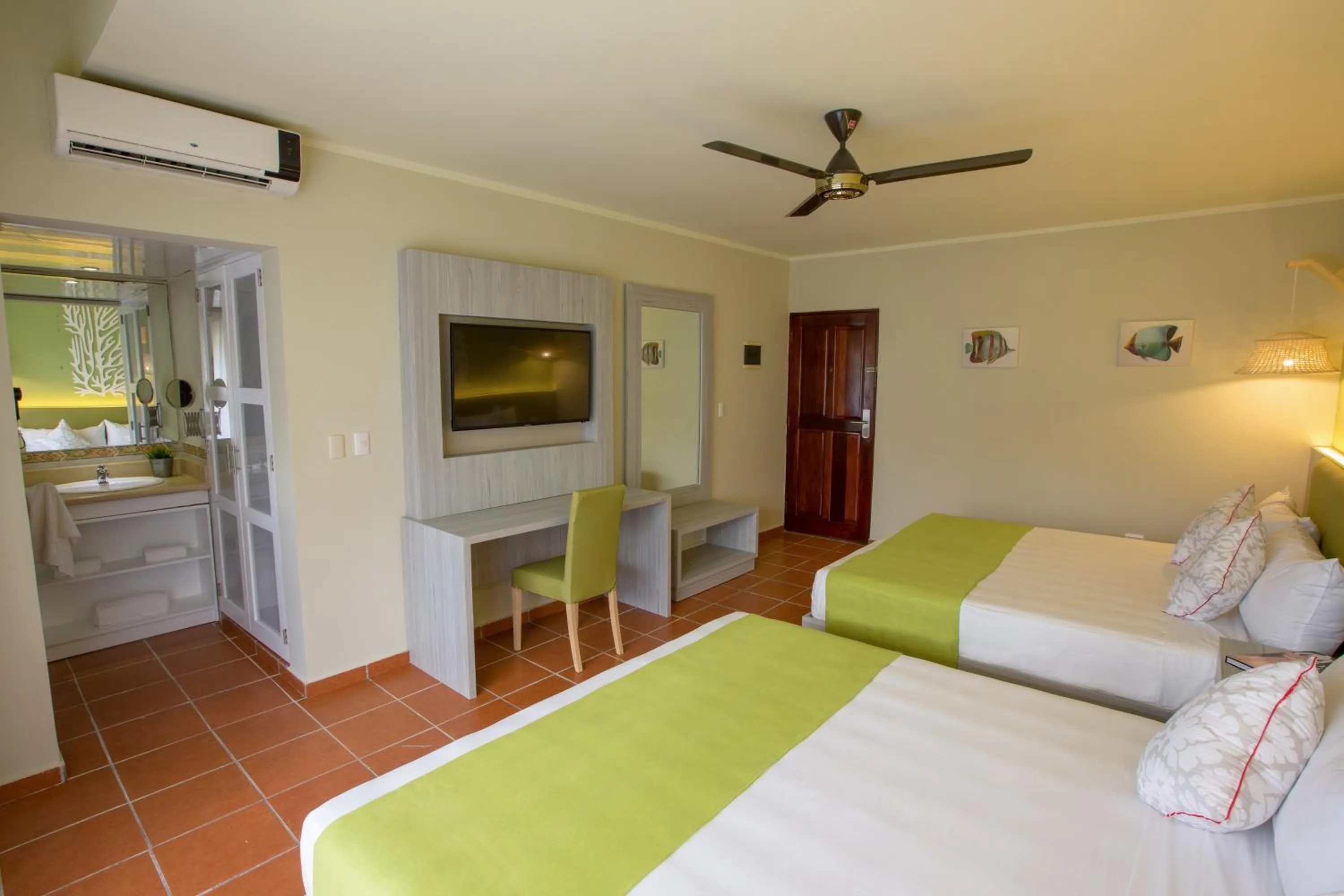 TV and multimedia, Bed in Hotel whala!bávaro - All Inclusive