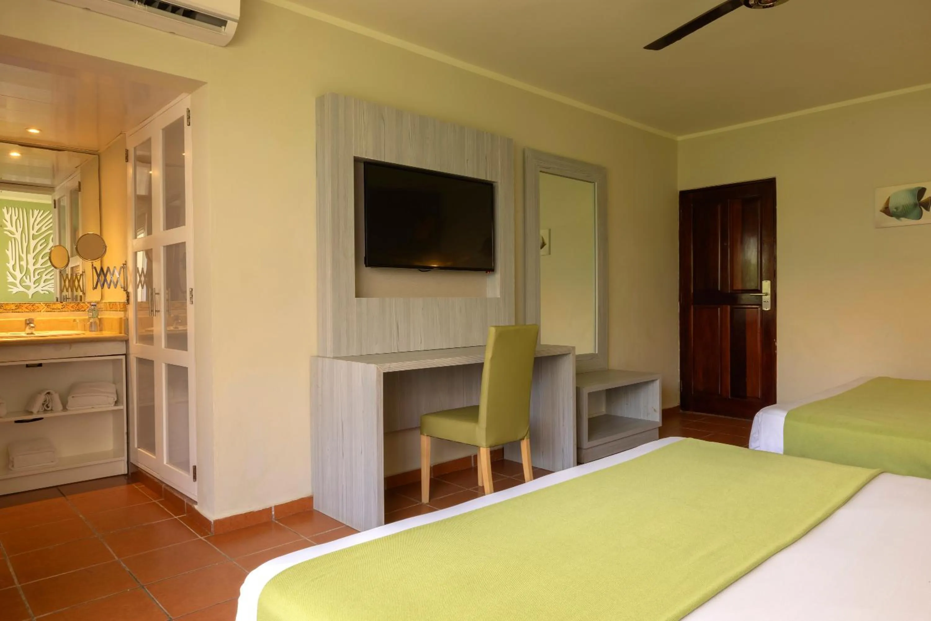 TV and multimedia, Bed in Hotel whala!bávaro - All Inclusive