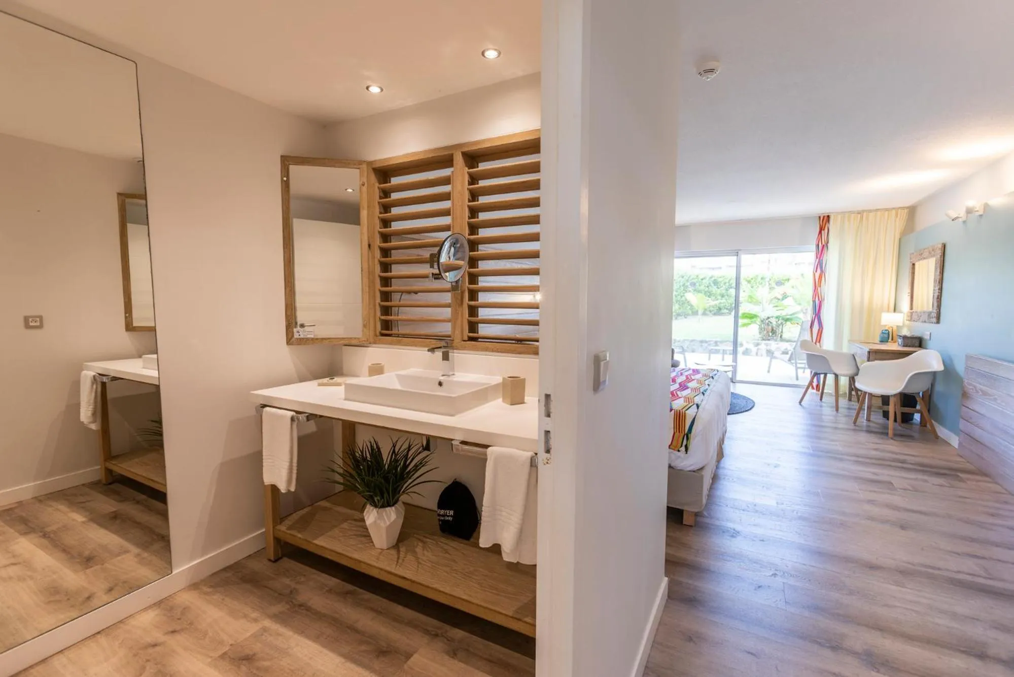 Bathroom, Bed in La Playa Orient Bay