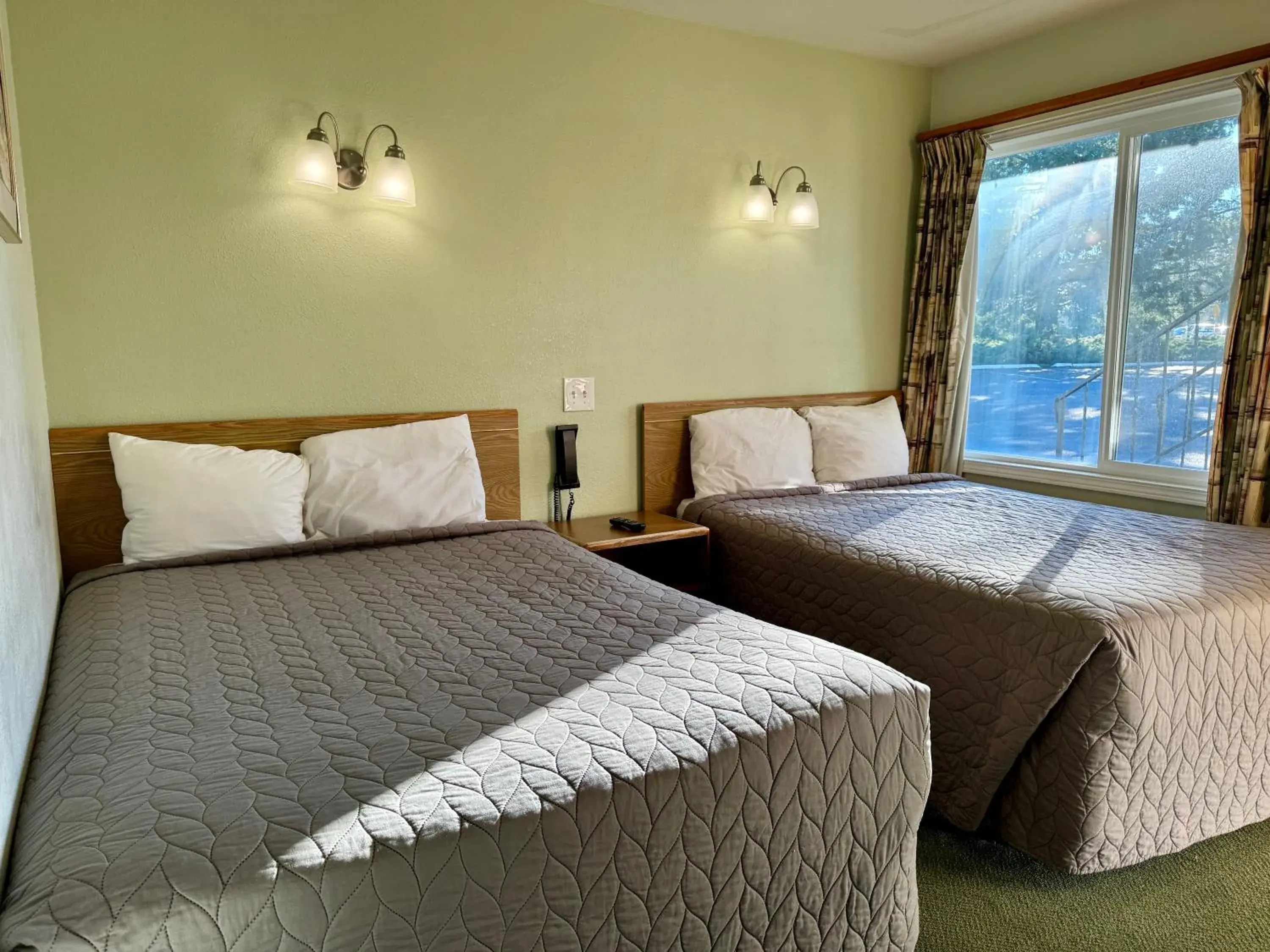 Double Room with Two Double Beds - Non-Smoking in Snooz Inn Double Room with Two Double Beds - Non-Smoking in Snooz Inn