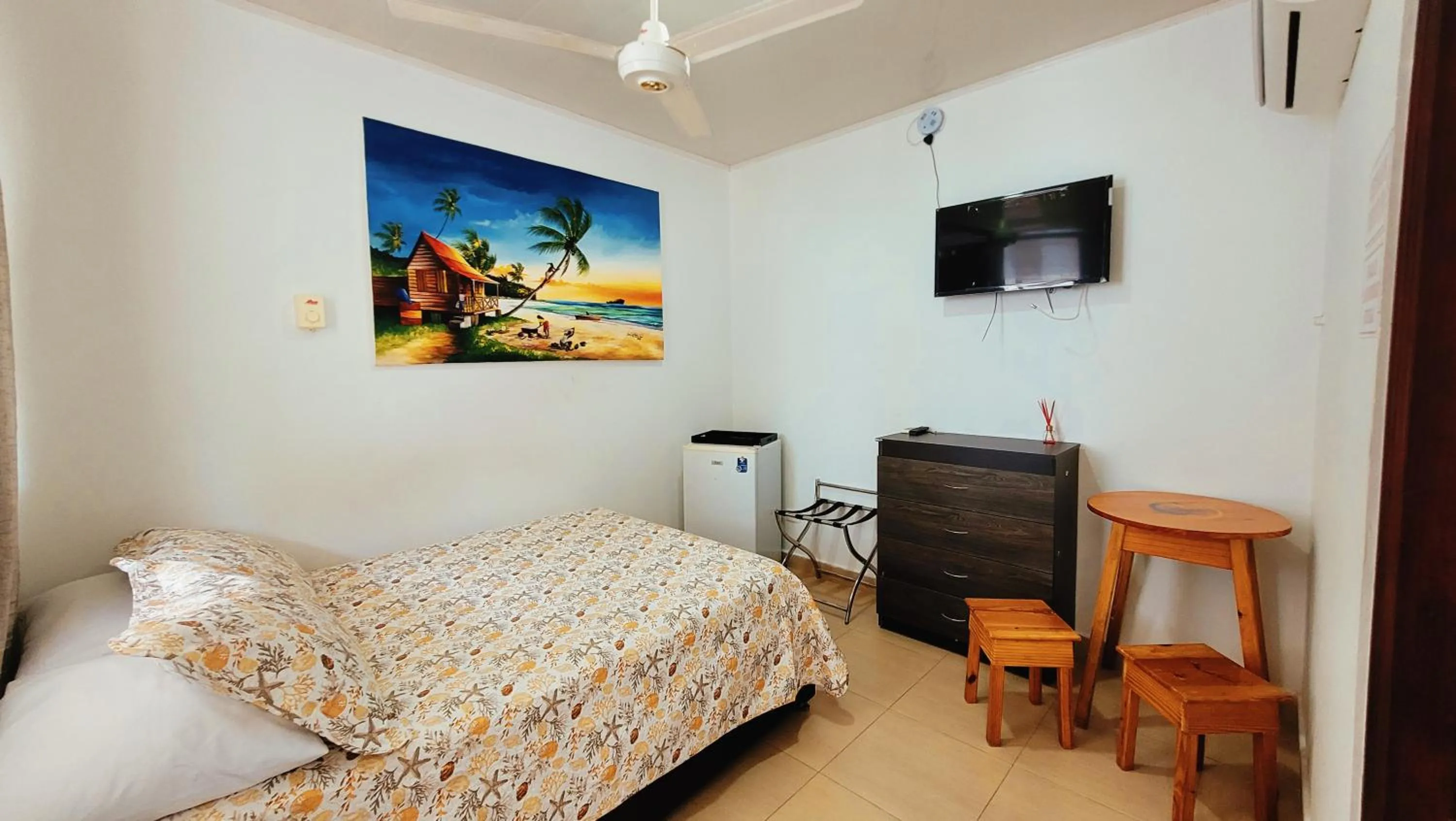 air conditioner, Bed in Hotel Olas