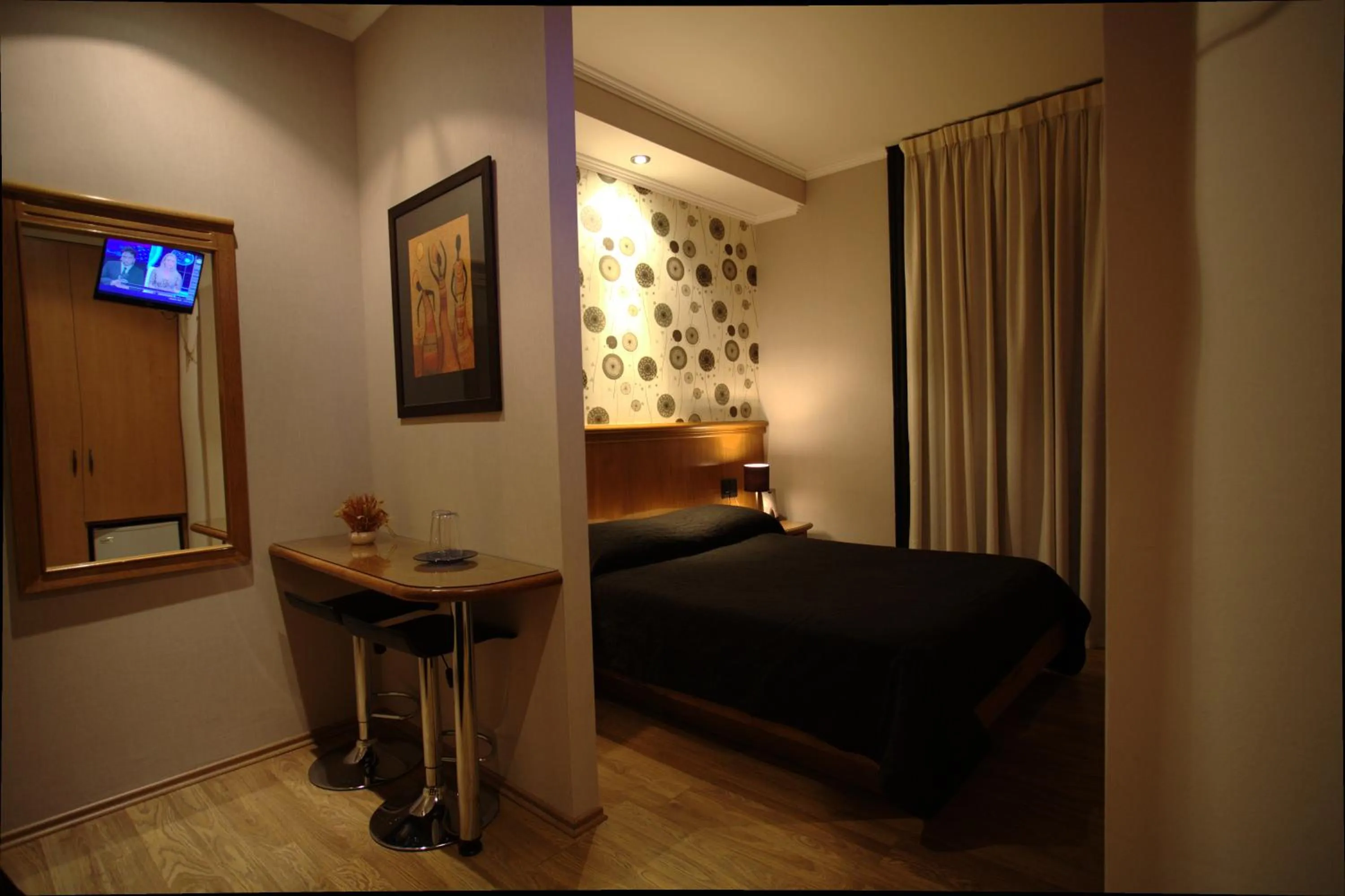 Photo of the whole room, Bed in Sur Hotel