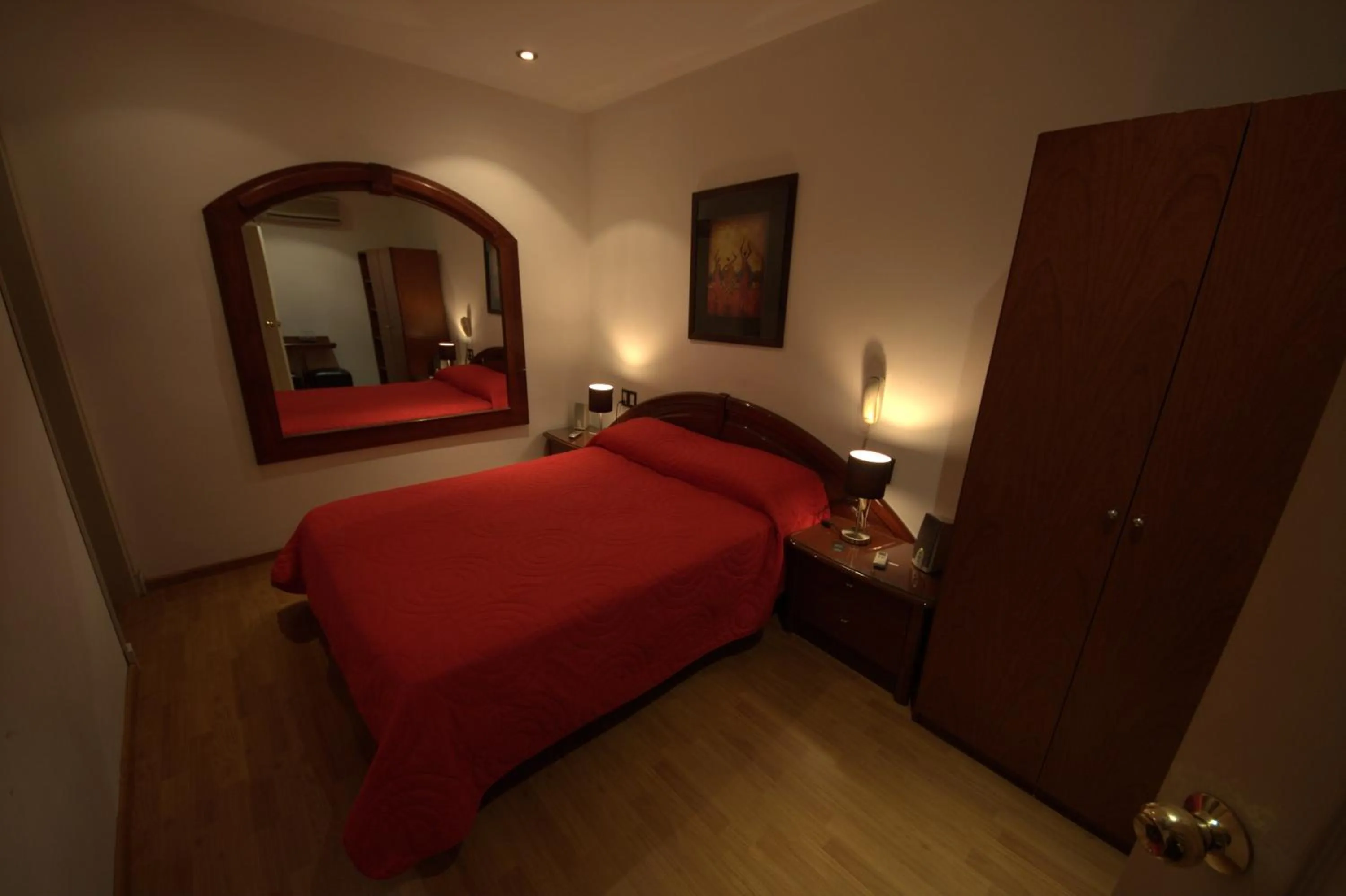 Photo of the whole room, Bed in Sur Hotel