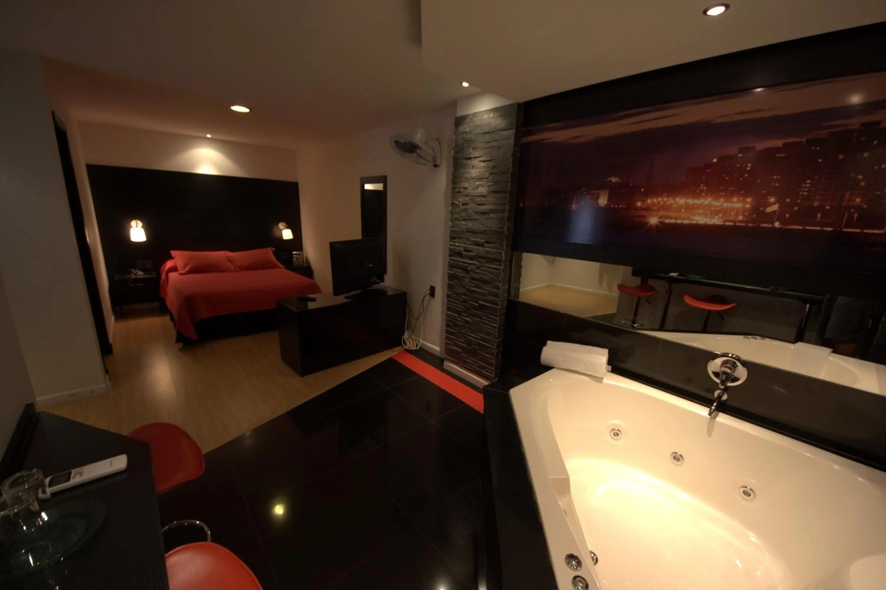 Photo of the whole room, Bed in Sur Hotel