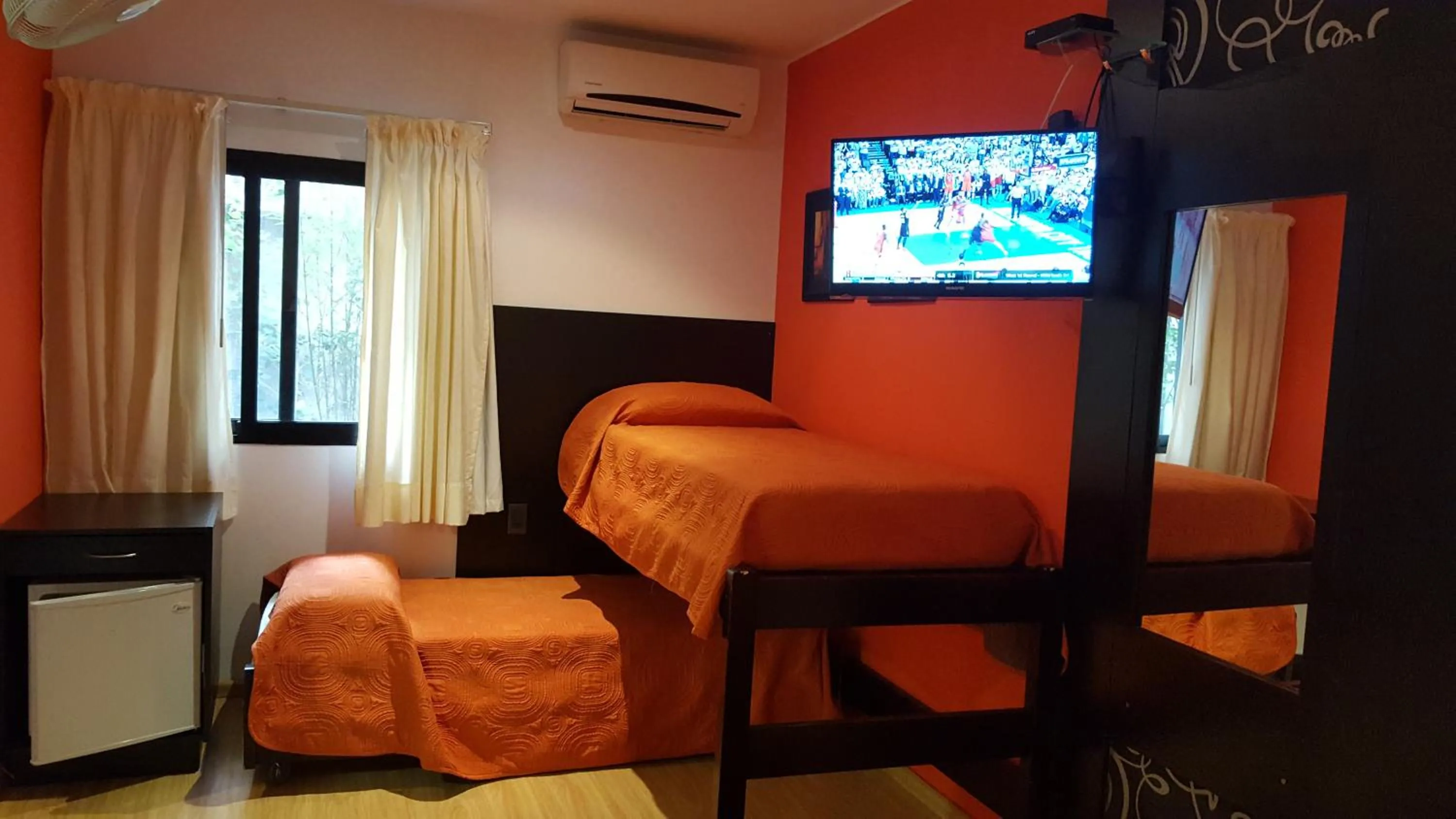 bunk bed in Sur Hotel