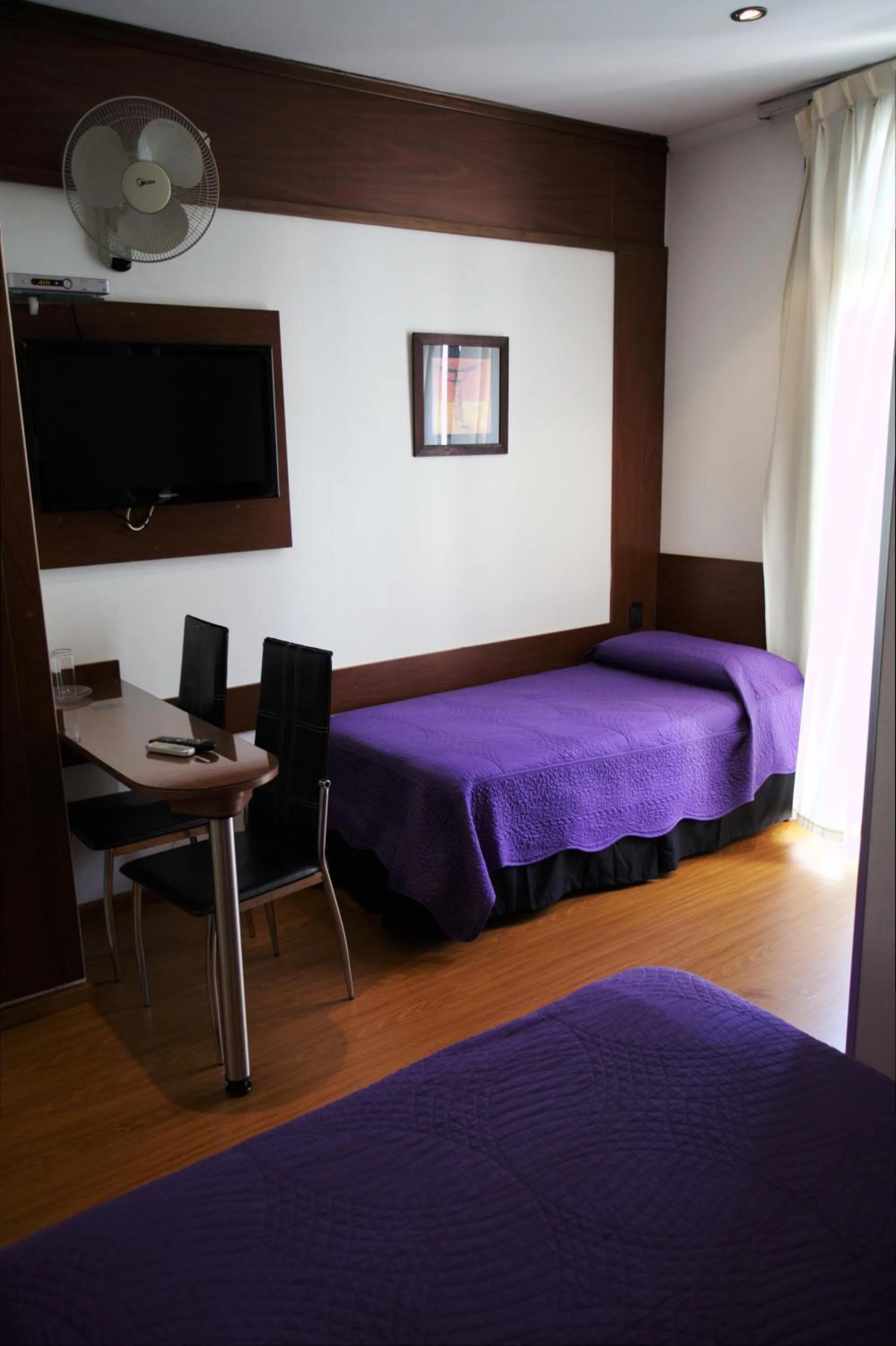 Photo of the whole room, Bed in Sur Hotel