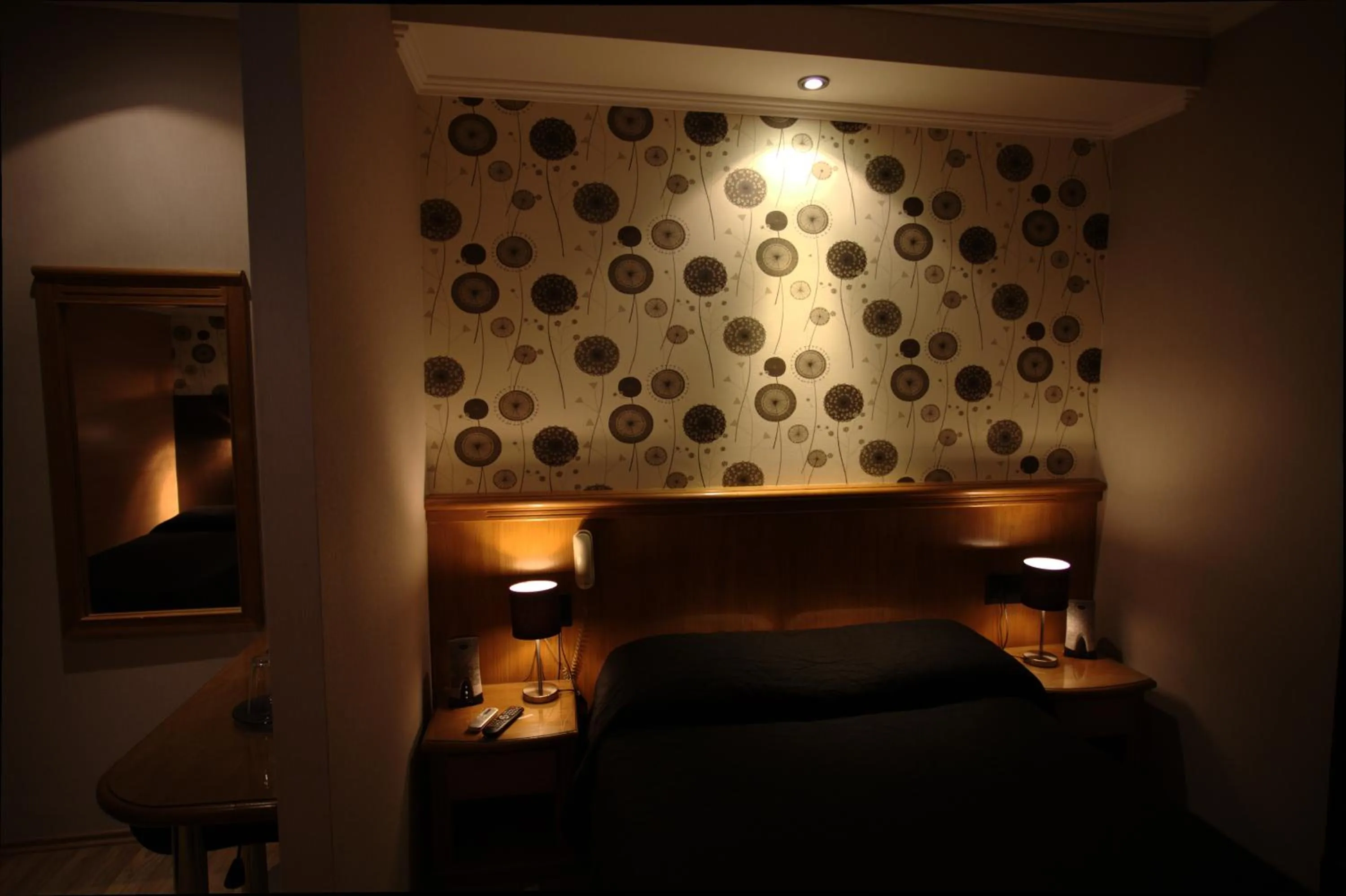 Photo of the whole room, Bed in Sur Hotel