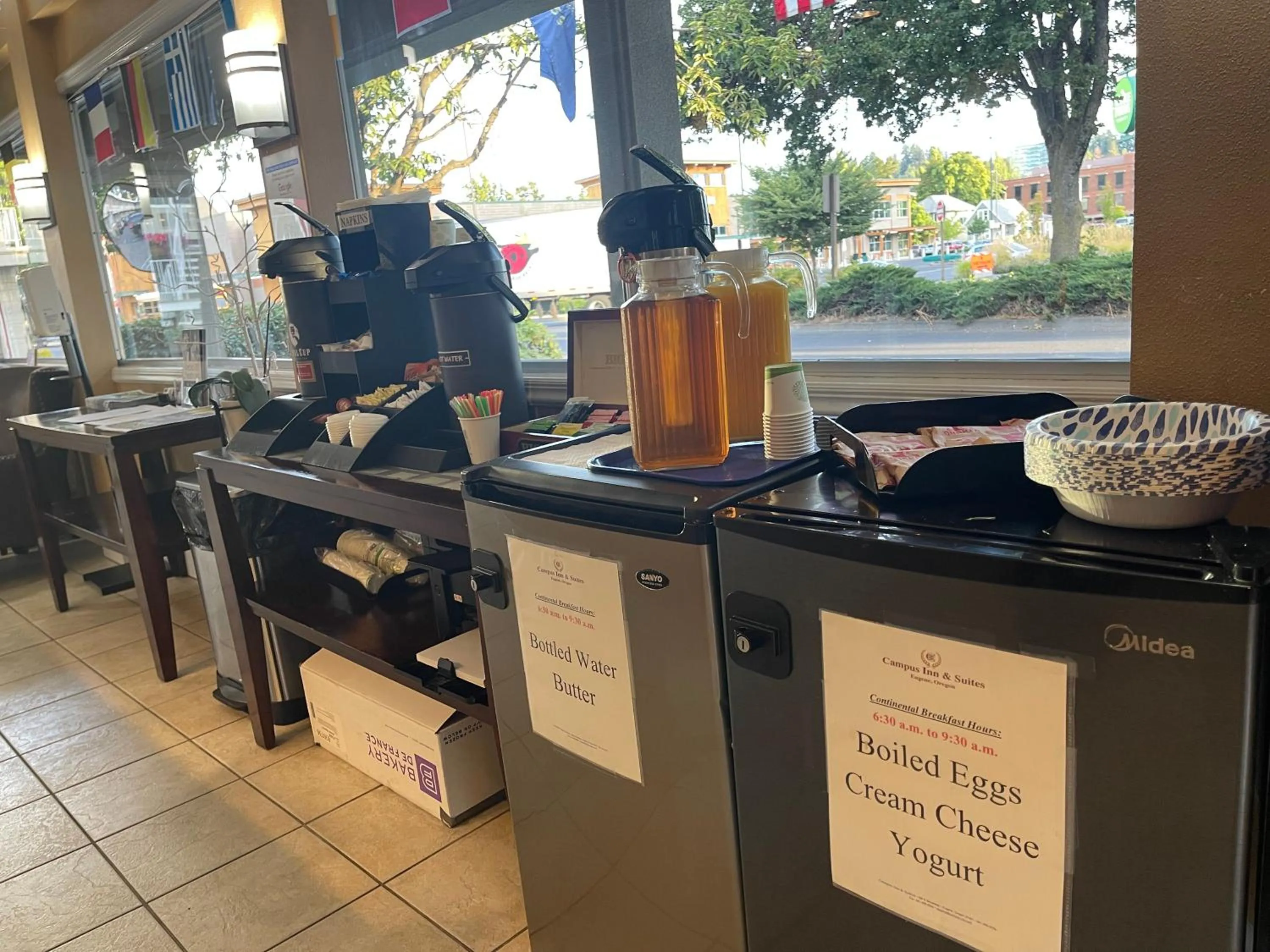 Breakfast in Campus Inn & Suites Eugene Downtown