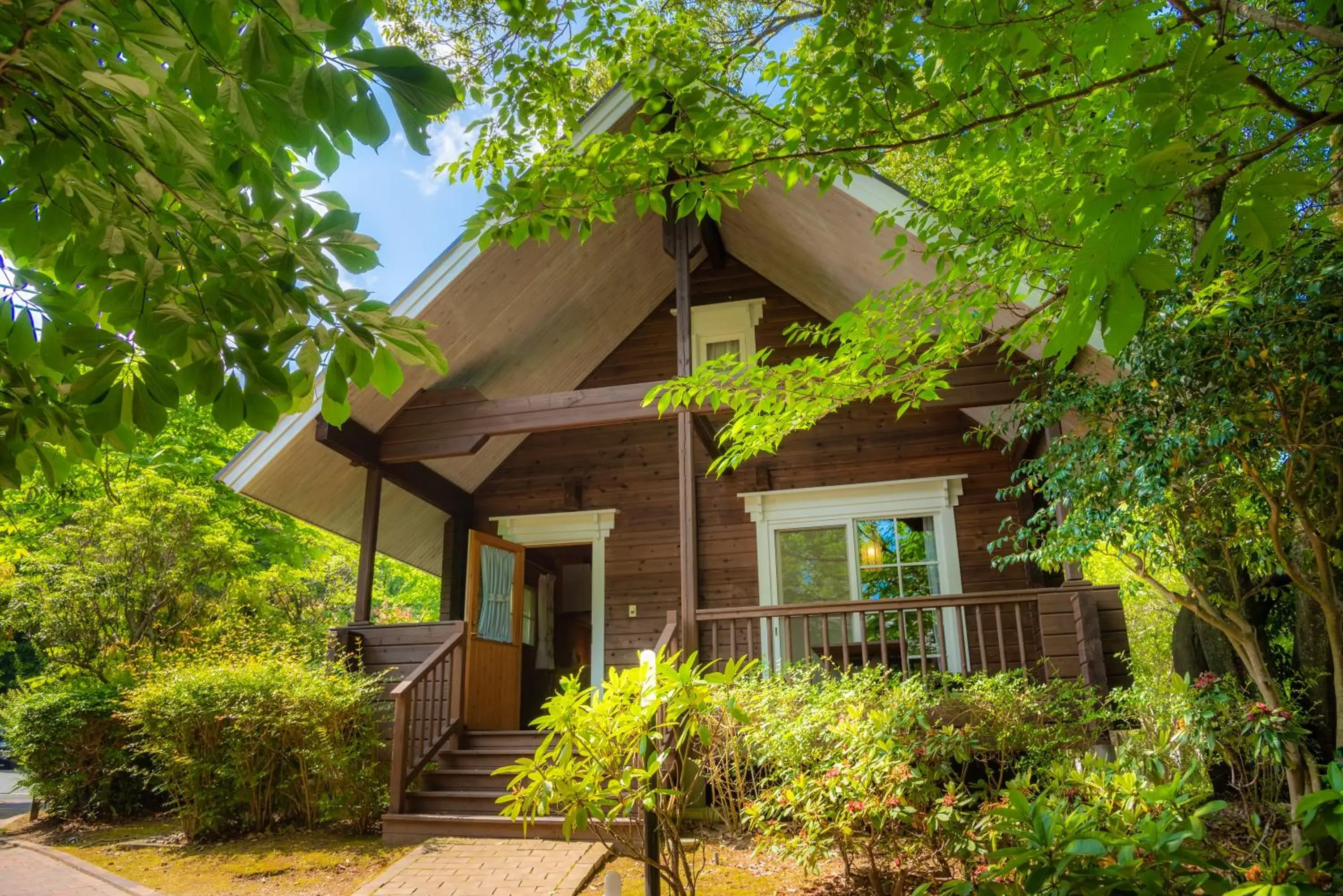 Facade/entrance in Motoyu Kosenkaku Facade/entrance in Motoyu Kosenkaku