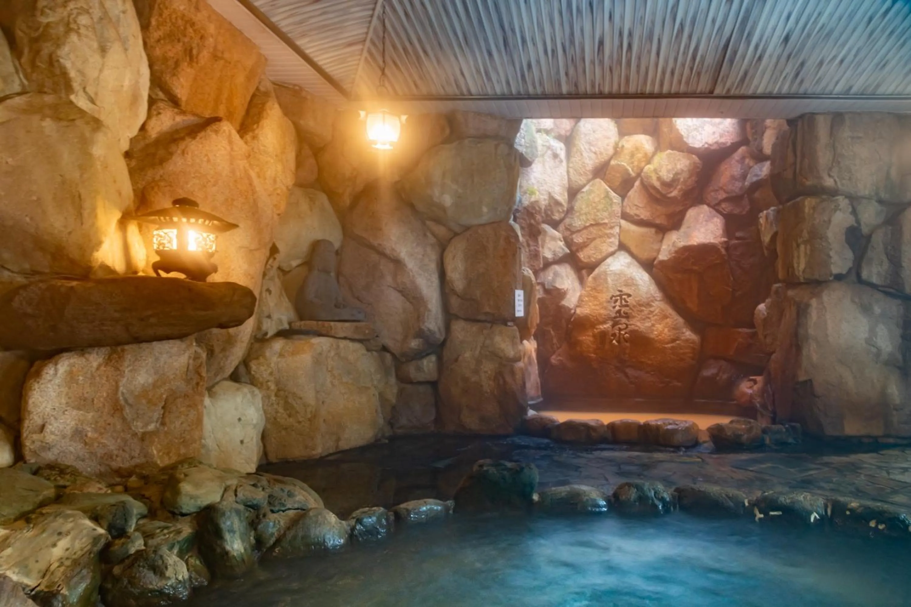 Hot Spring Bath in Motoyu Kosenkaku