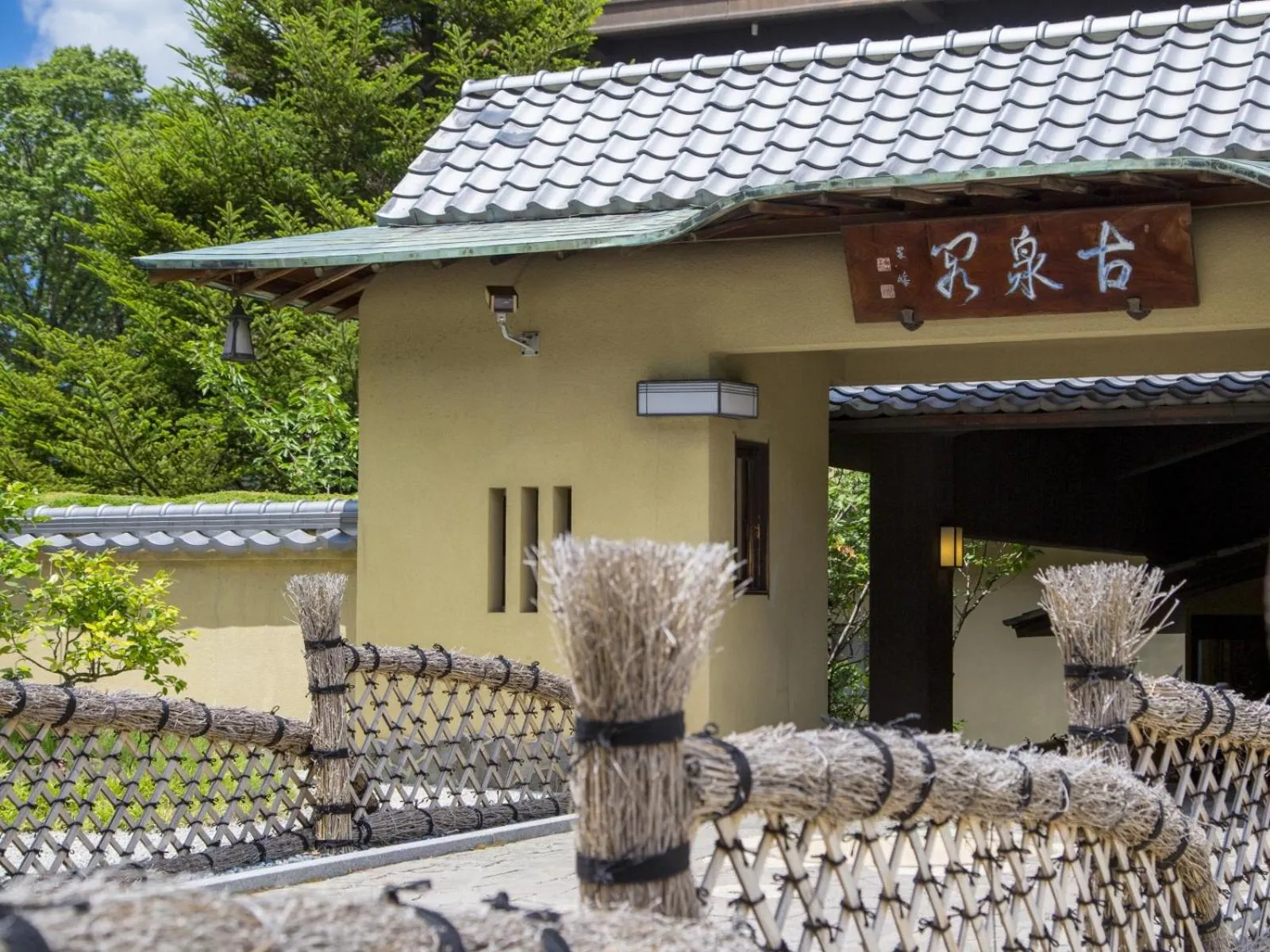 Property building in Motoyu Kosenkaku