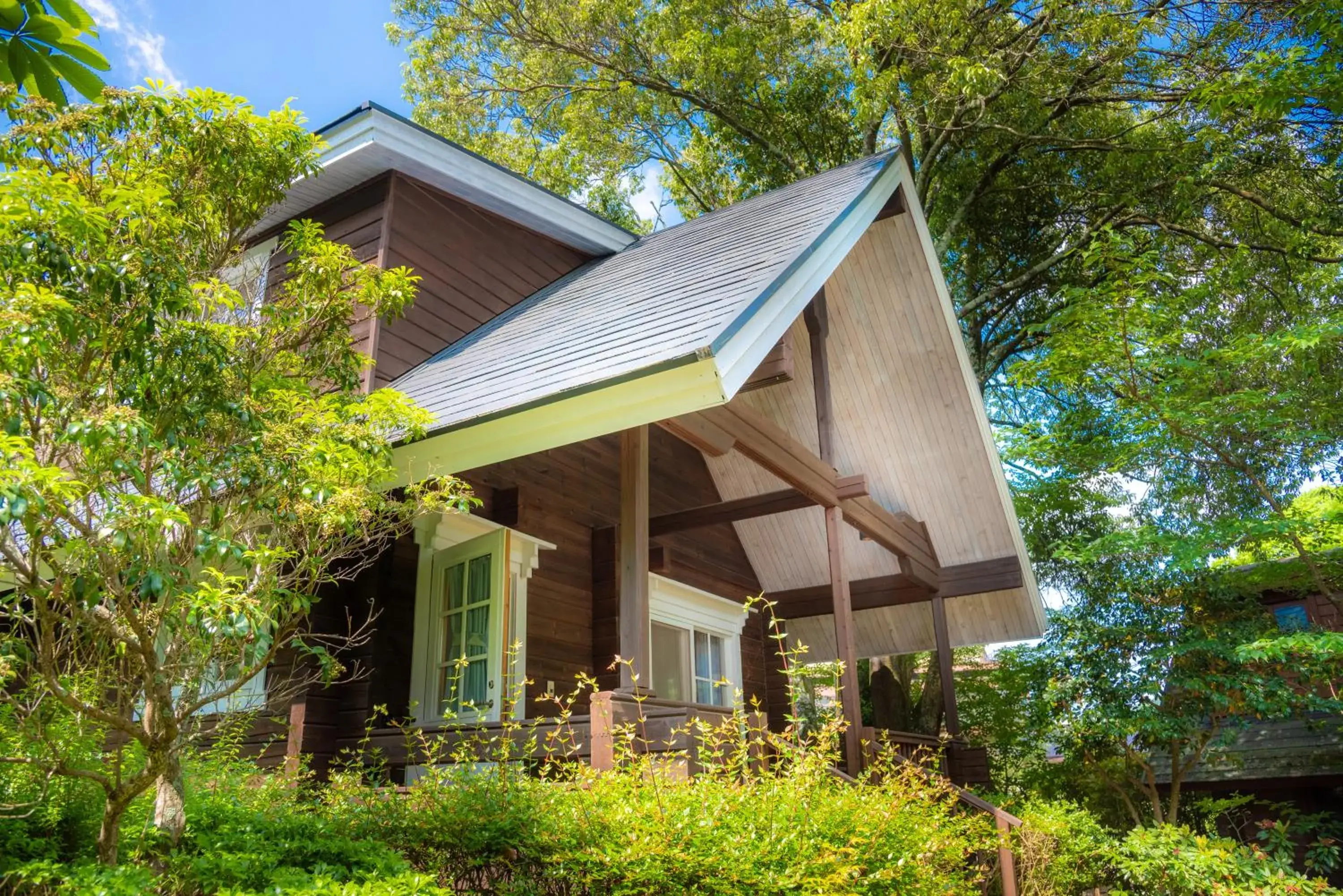 Facade/entrance in Motoyu Kosenkaku Facade/entrance in Motoyu Kosenkaku