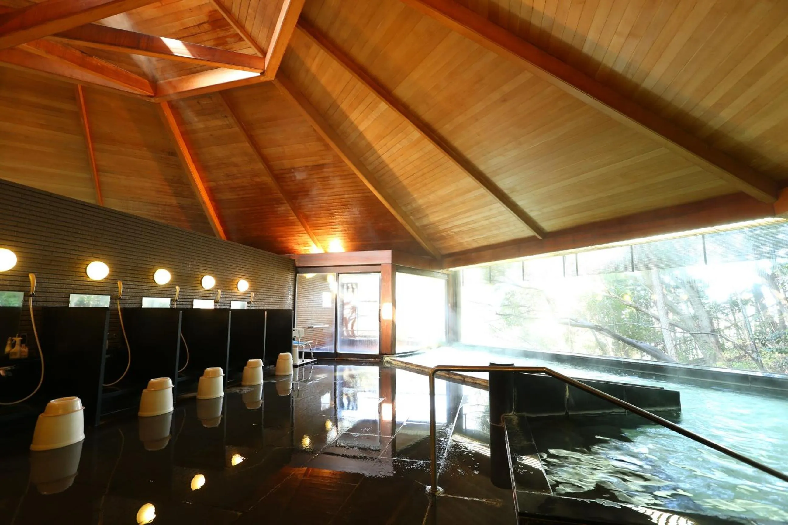 Hot Spring Bath in Motoyu Kosenkaku